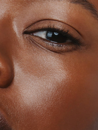 Close-up of Madara Luminous Perfecting Concealer model wearing shade MOCHA 65