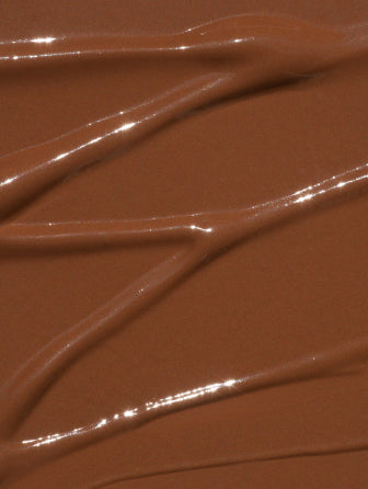Close-up of Madara Luminous Perfecting Concealer texture in shade MOCHA 65