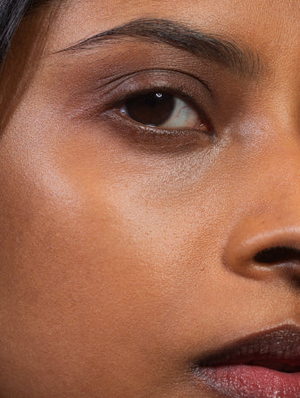 Madara H2O Hyaluron Tinted Serum model wearing shade dream flower