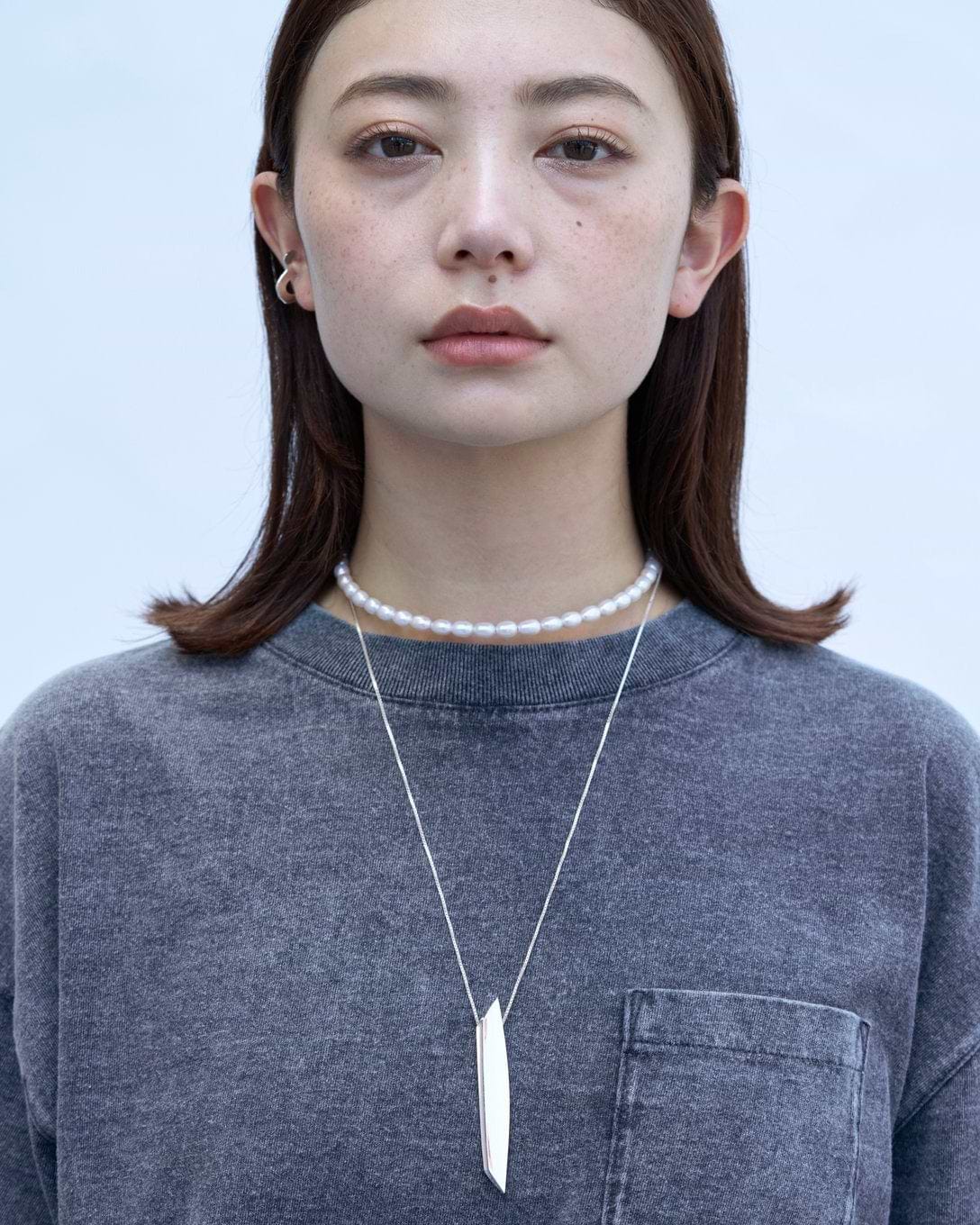 今気になるのはTシャツとジュエリーのペアリング、5つのルックから紐解く 掲載