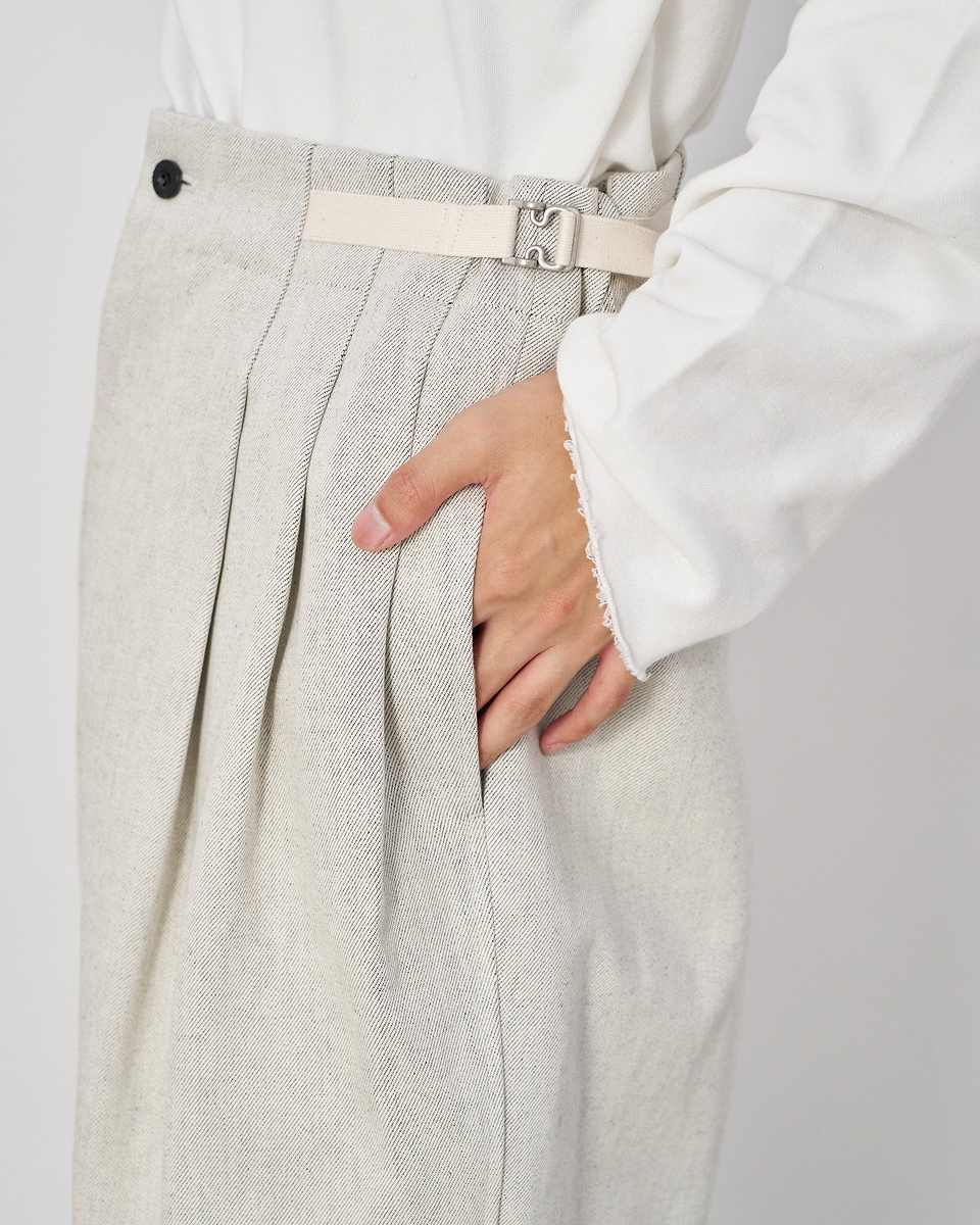 【23AW】３タックテーパードパンツ