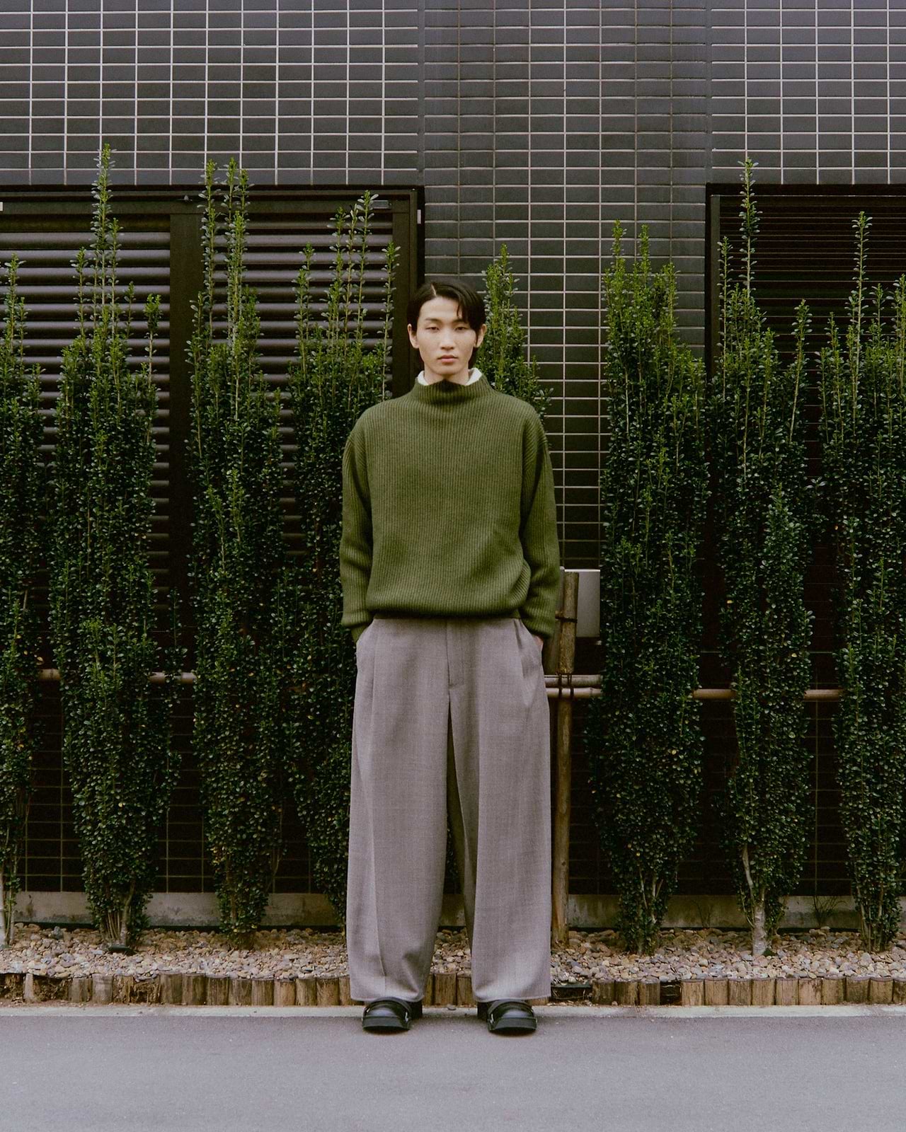 【25AW】ドレーピングクロッチボックスプリーツトラウザーズ(ヘリンボーン)