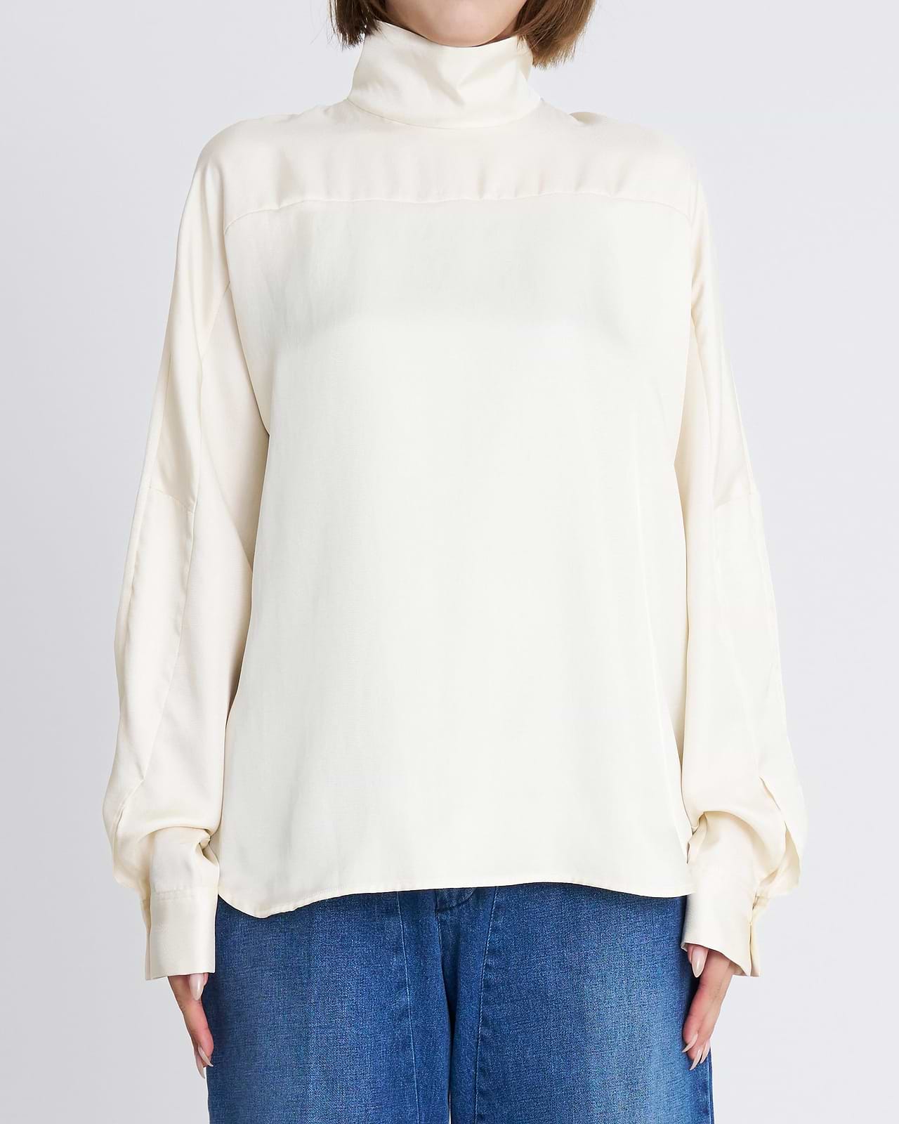 【25AW】サテンハイネックブラウス