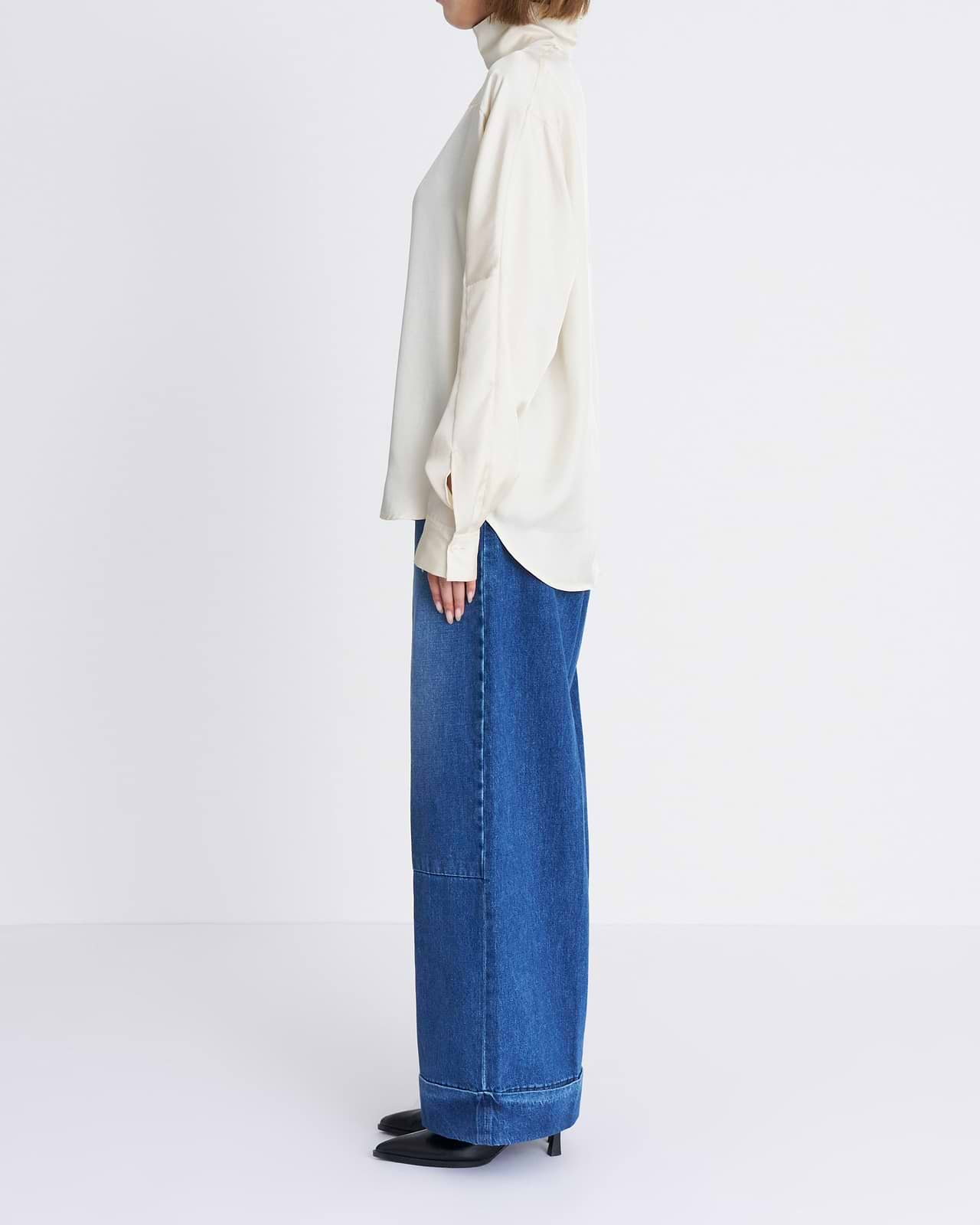 【25AW】サテンハイネックブラウス