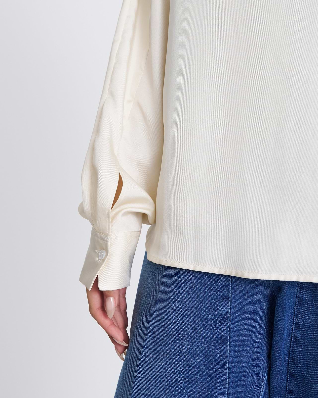 【25AW】サテンハイネックブラウス