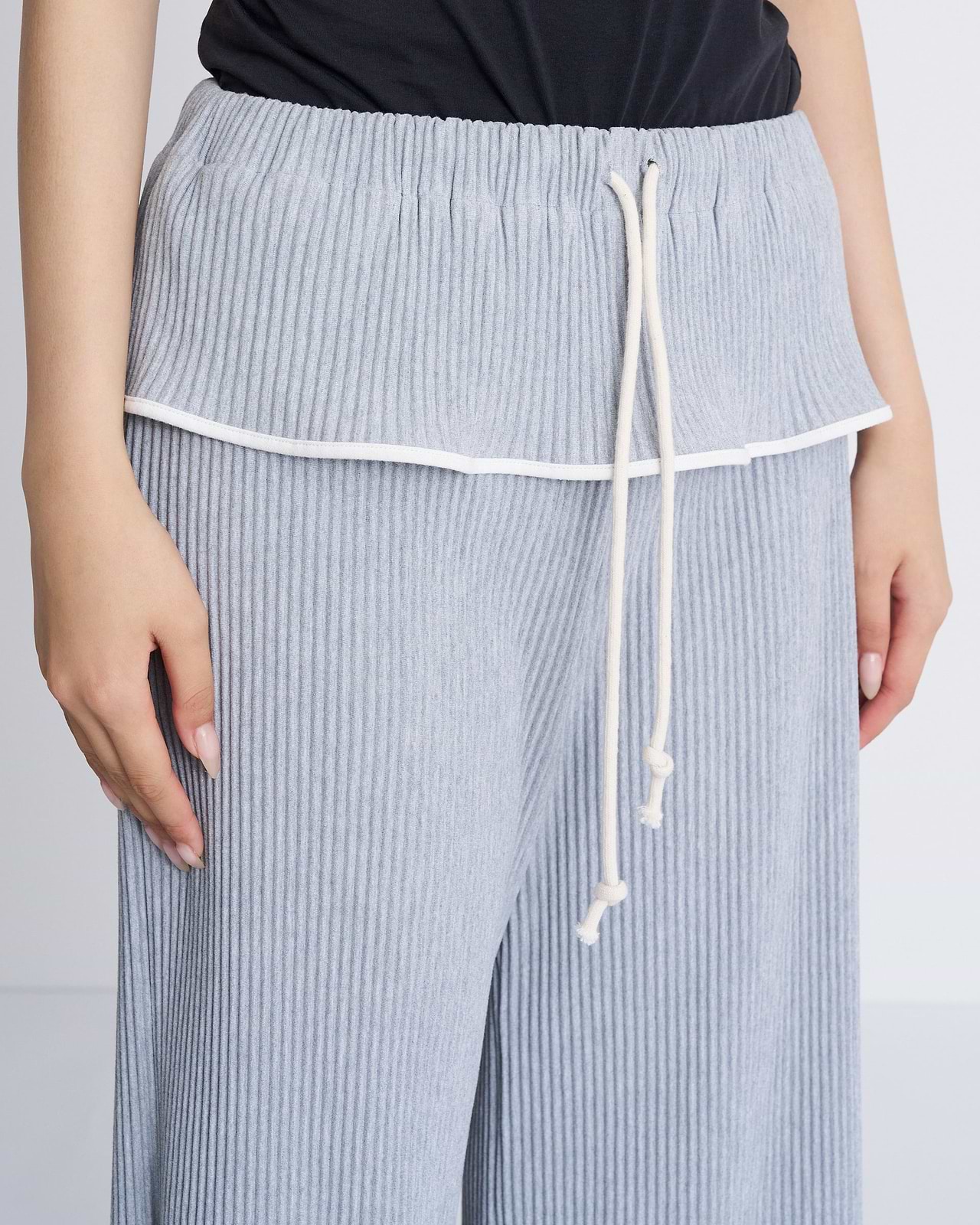 【25AW】クリスプパイピングパンツ