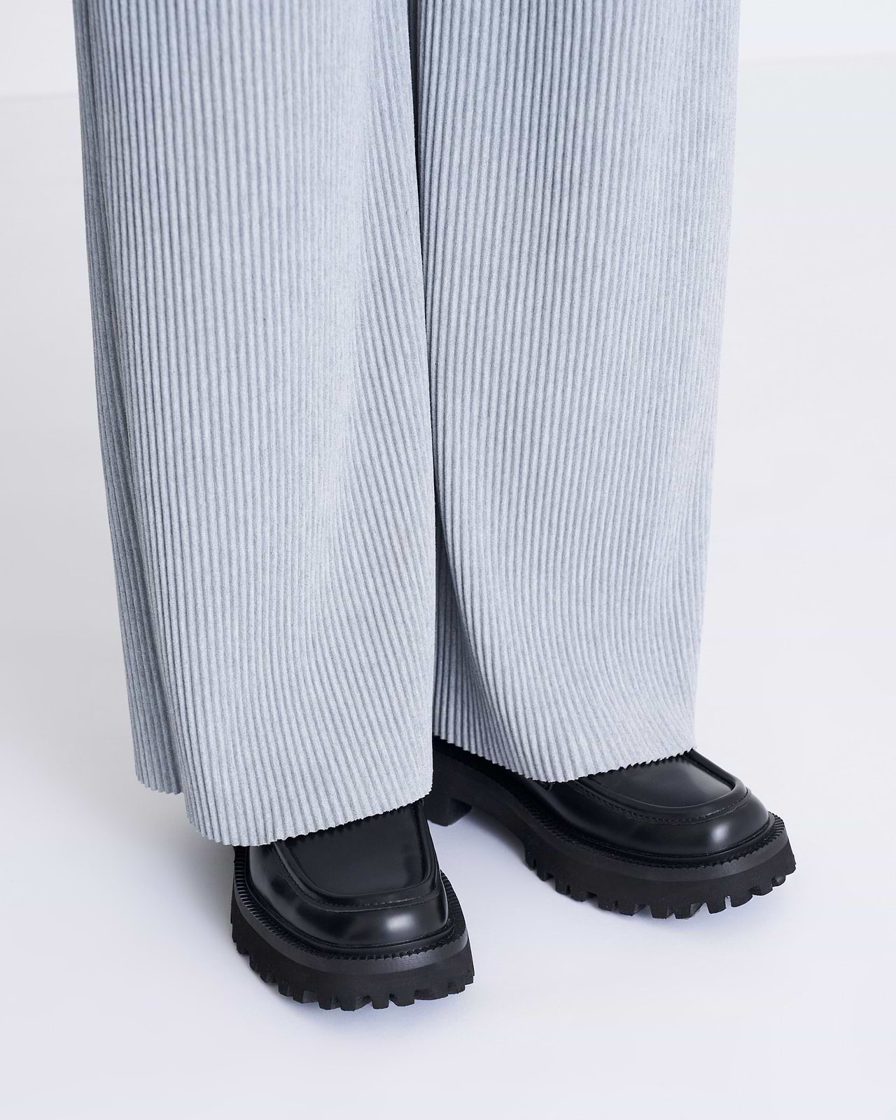 【25AW】クリスプパイピングパンツ