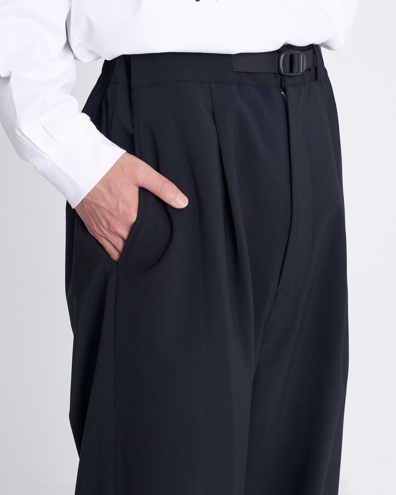 【25AW】テープベルト1タックパンツ