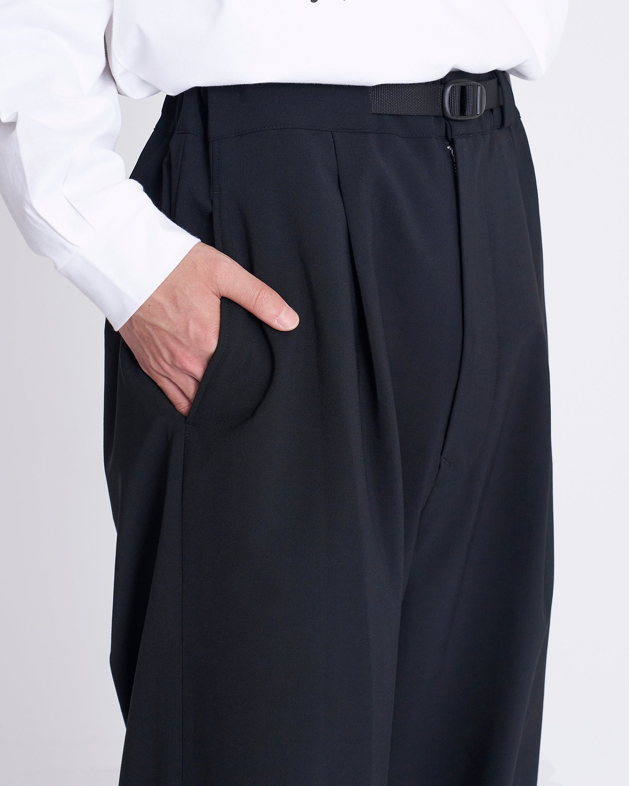 【25AW】テープベルト1タックパンツ