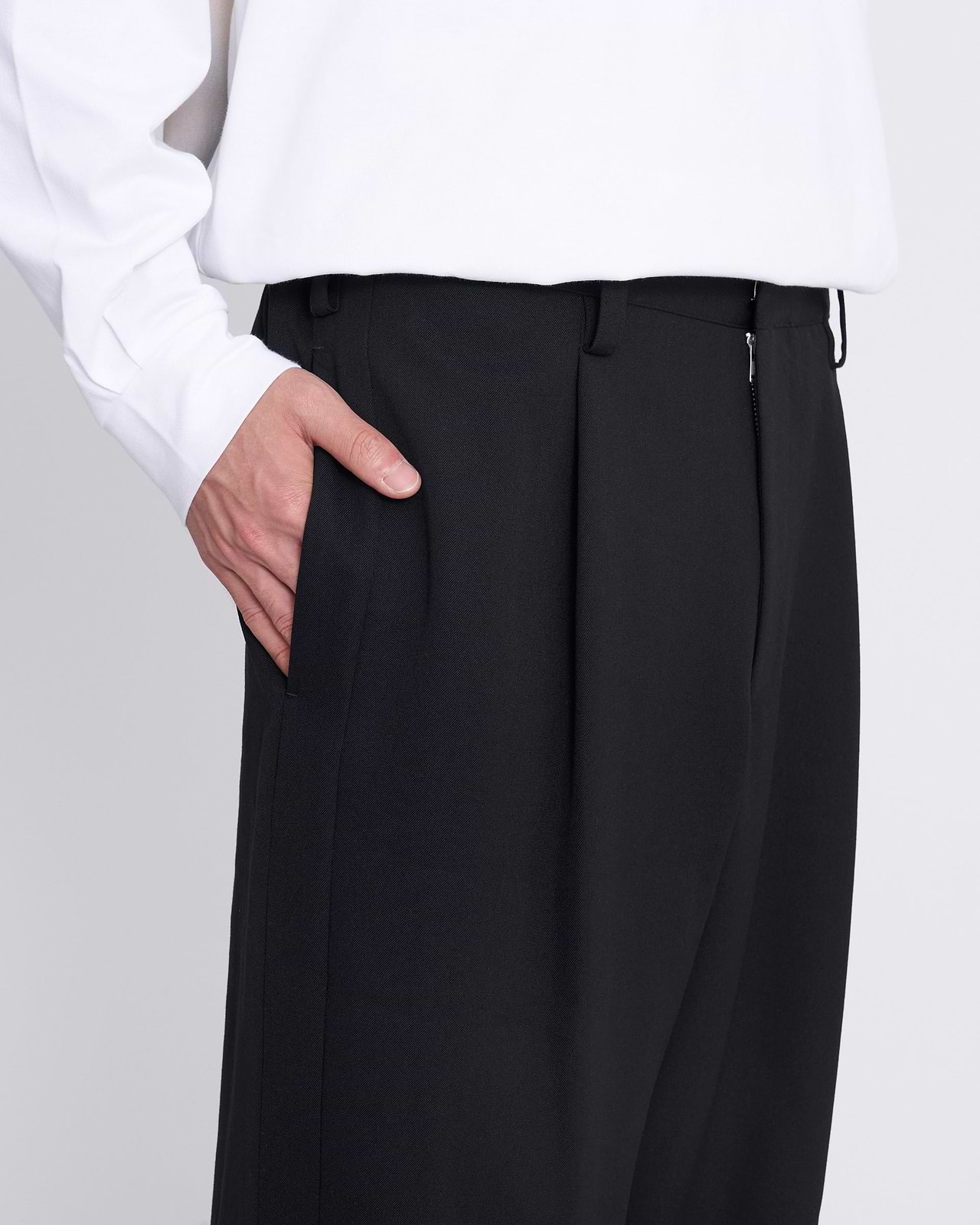 【25AW】ボタンスリットPNT