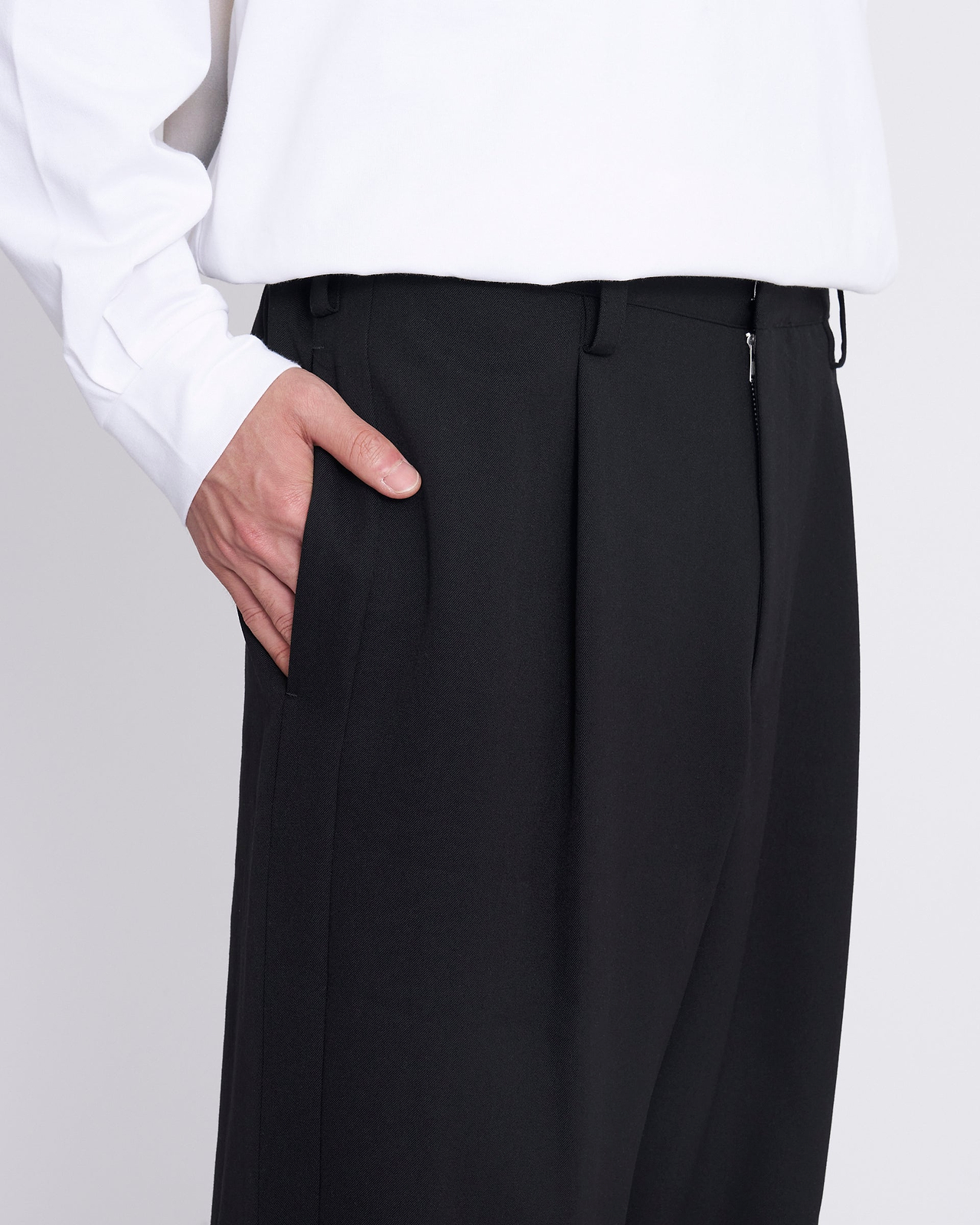 【25AW】ボタンスリットPNT