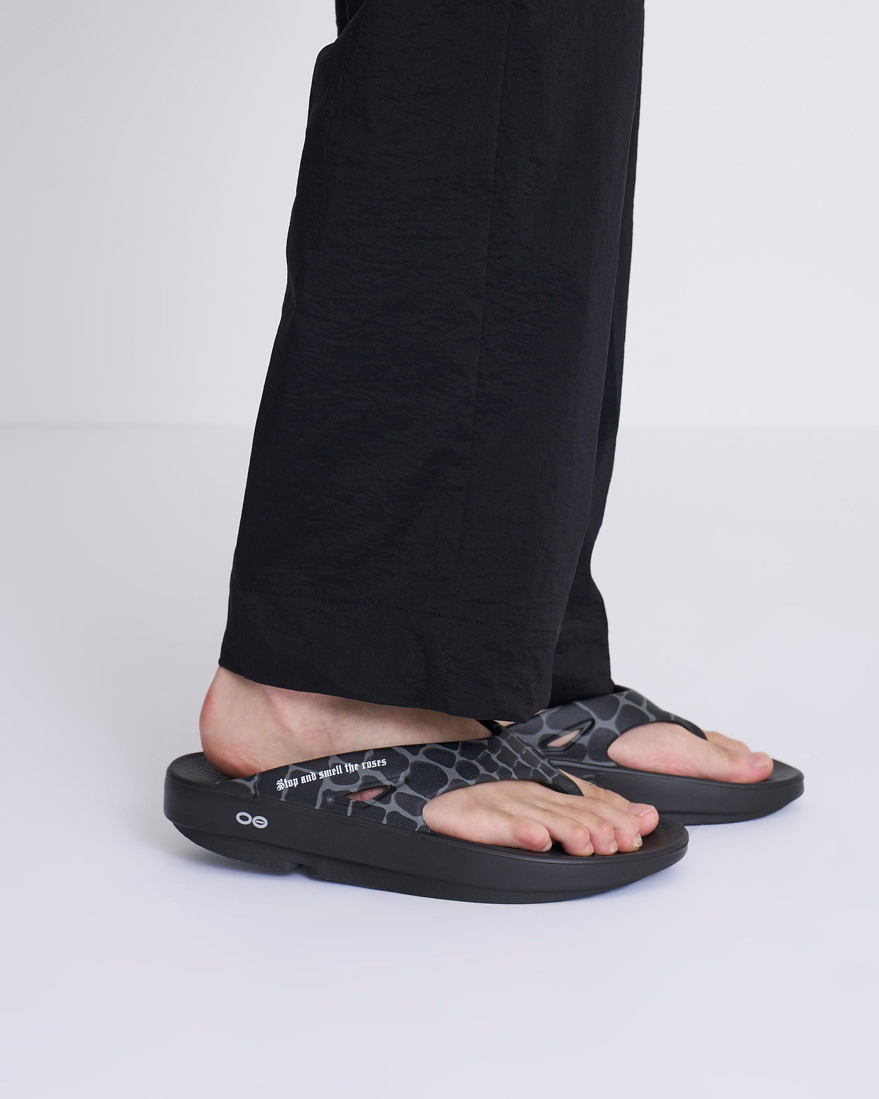 【25AW】＜Children of the discordance × OOFOS＞ コラボトングサンダル