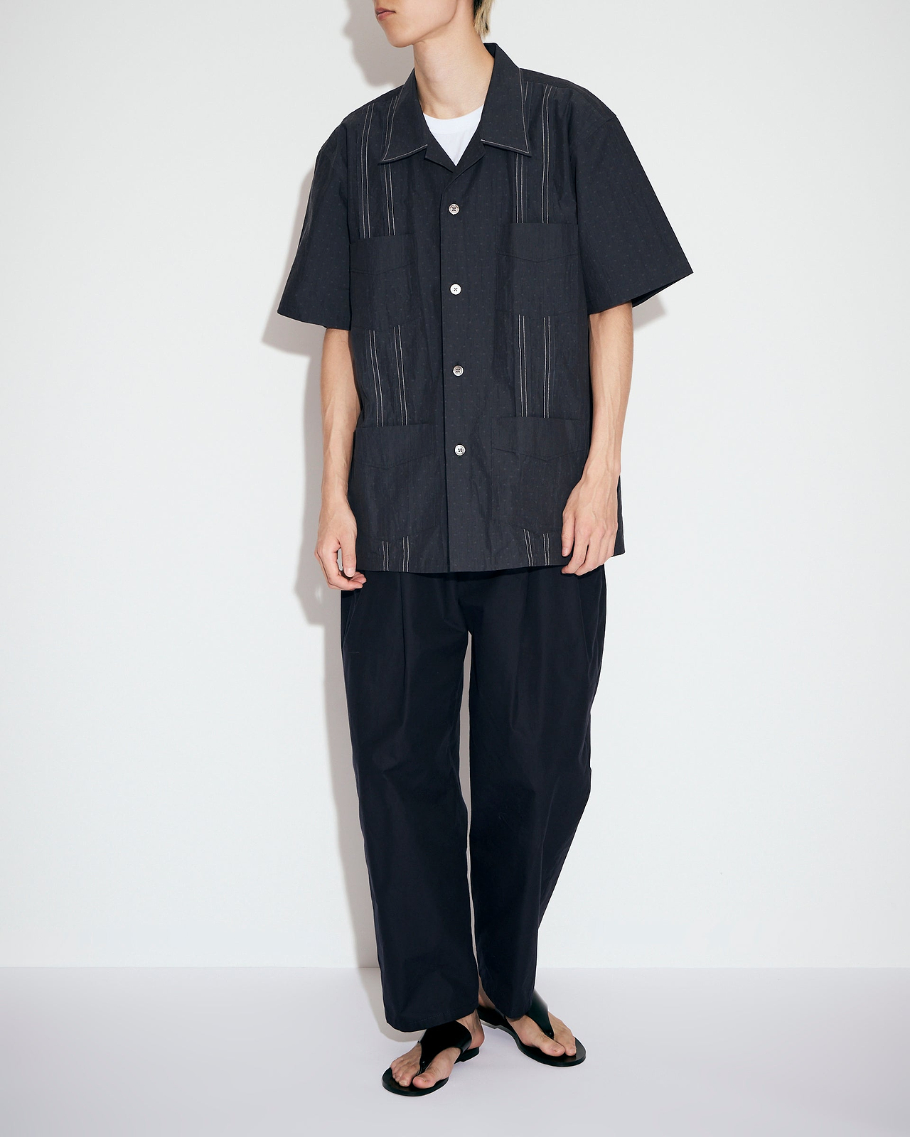 着用カラー ダークネイビー／身長175cm（スタッフスナップ）