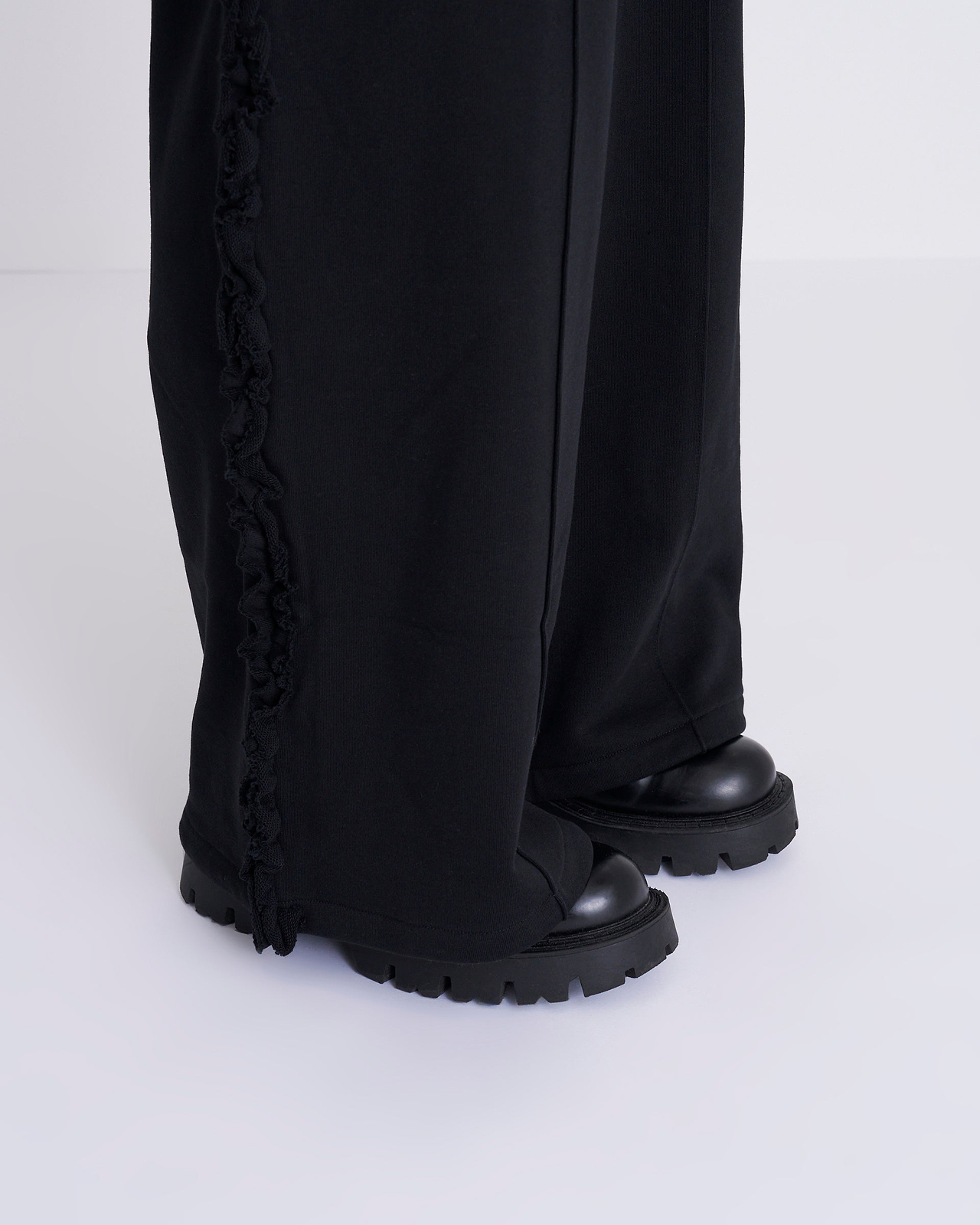 【25AW】フリルスウェットパンツ