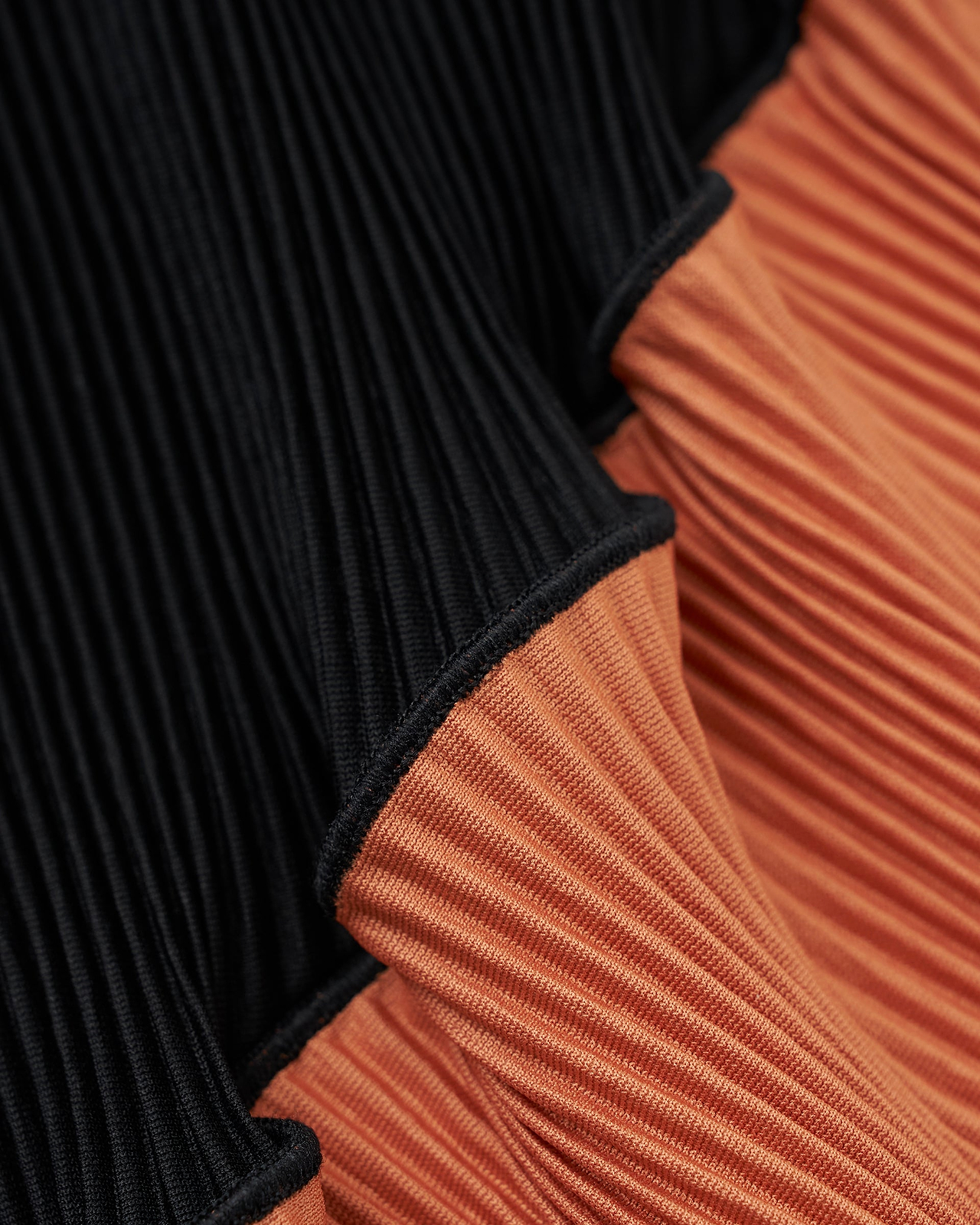 【25AW】スパイラルウェーブロングスリーブトップ