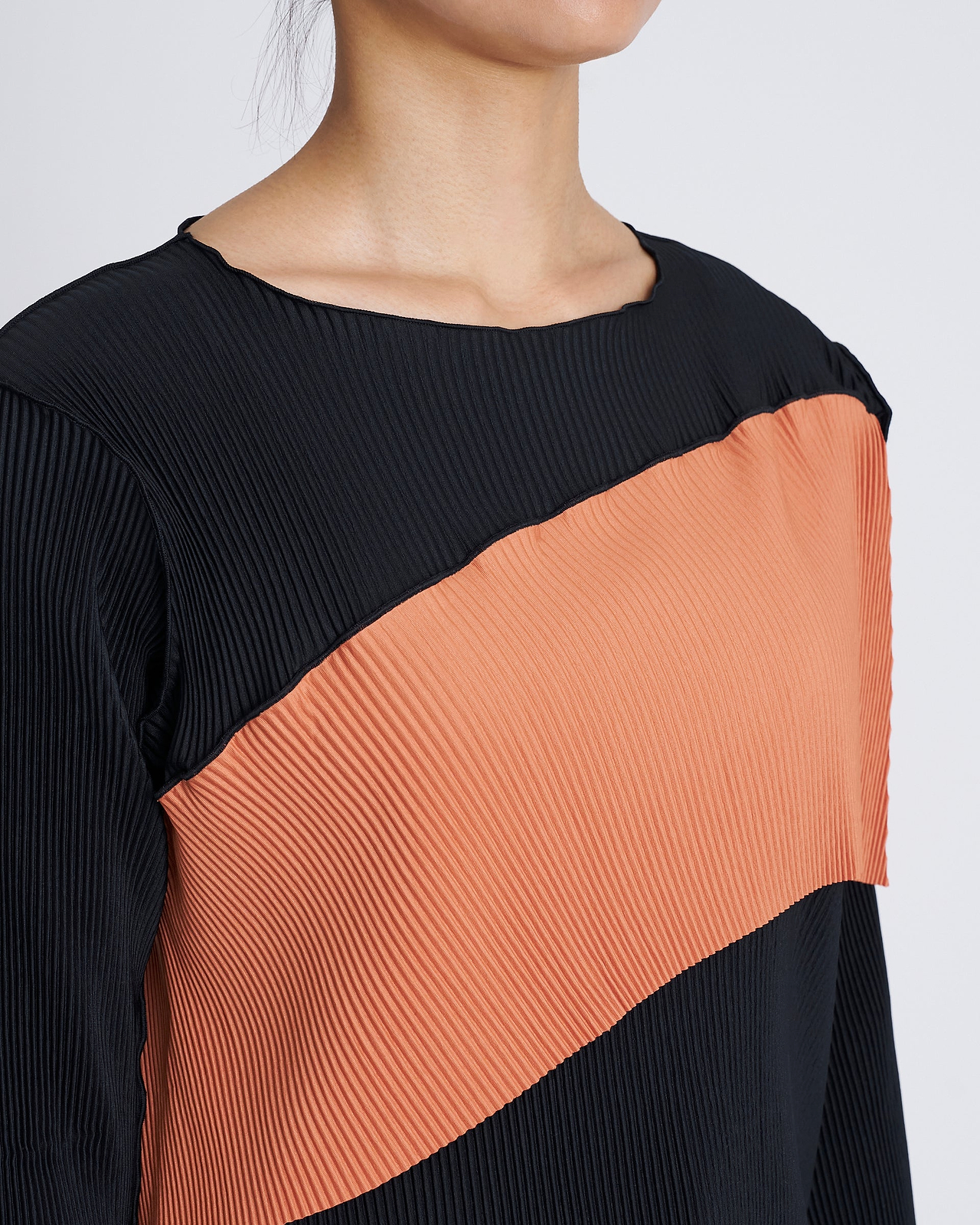 【25AW】スパイラルウェーブロングスリーブトップ