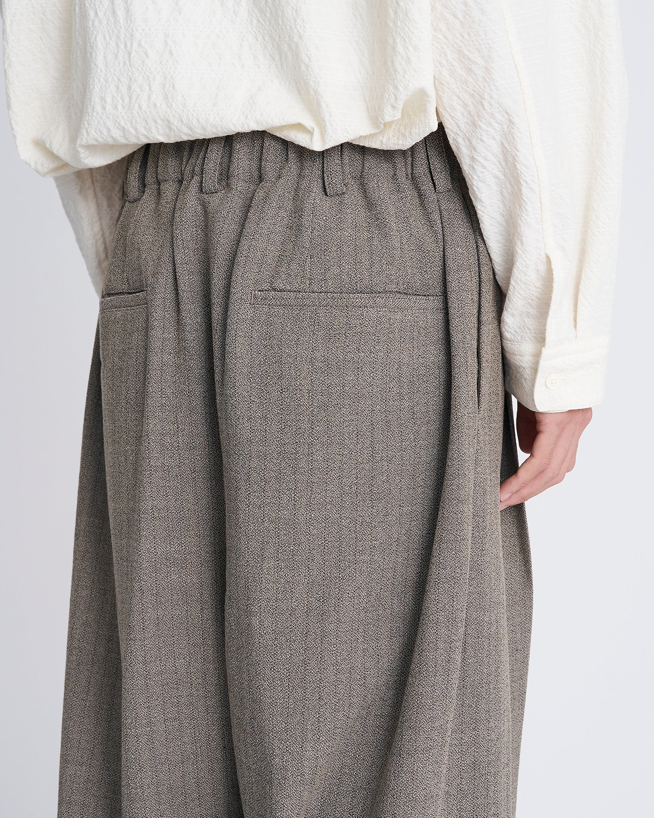【25AW】ドレーピングクロッチボックスプリーツトラウザーズ（ヘリンボーン）