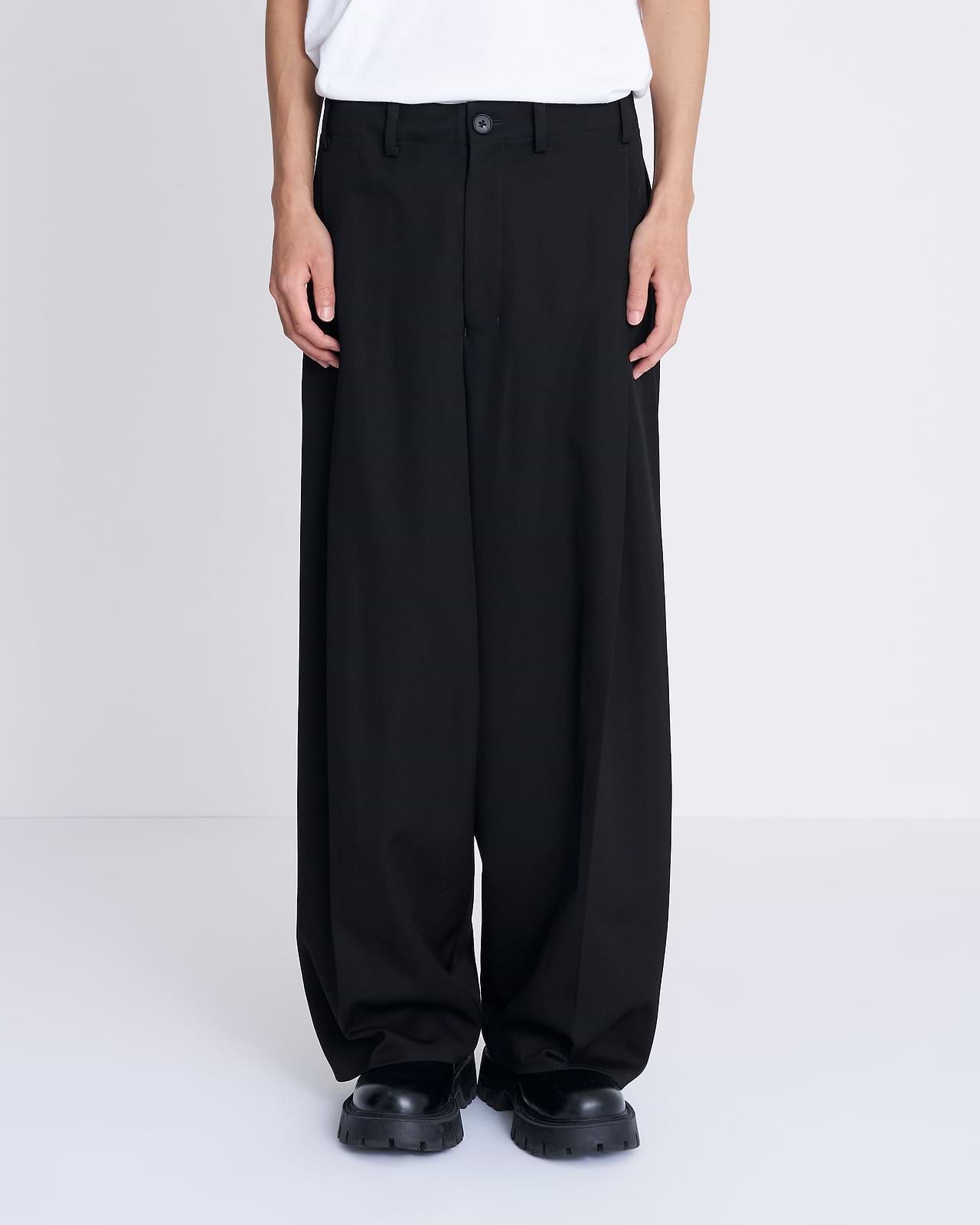 【25AW】ドレーピングクロッチボックスプリーツトラウザーズ