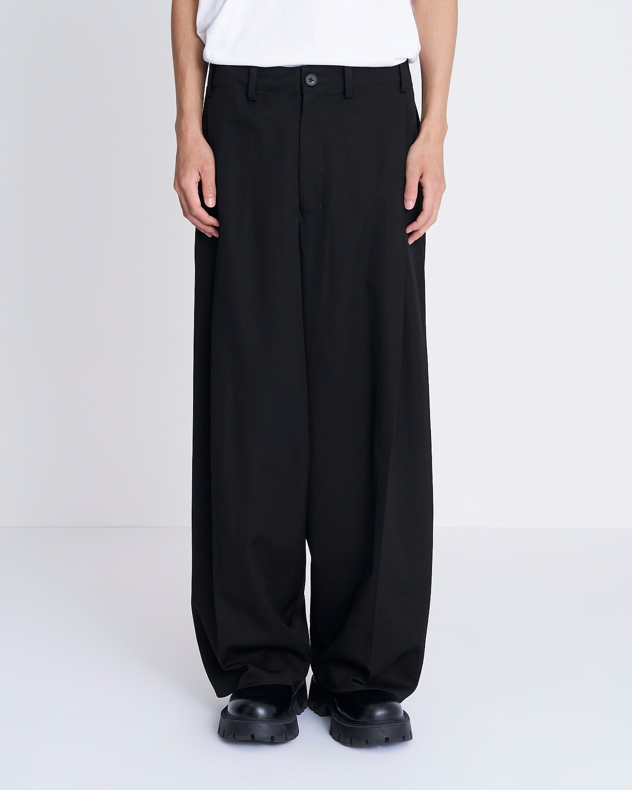 【25AW】ドレーピングクロッチボックスプリーツトラウザーズ