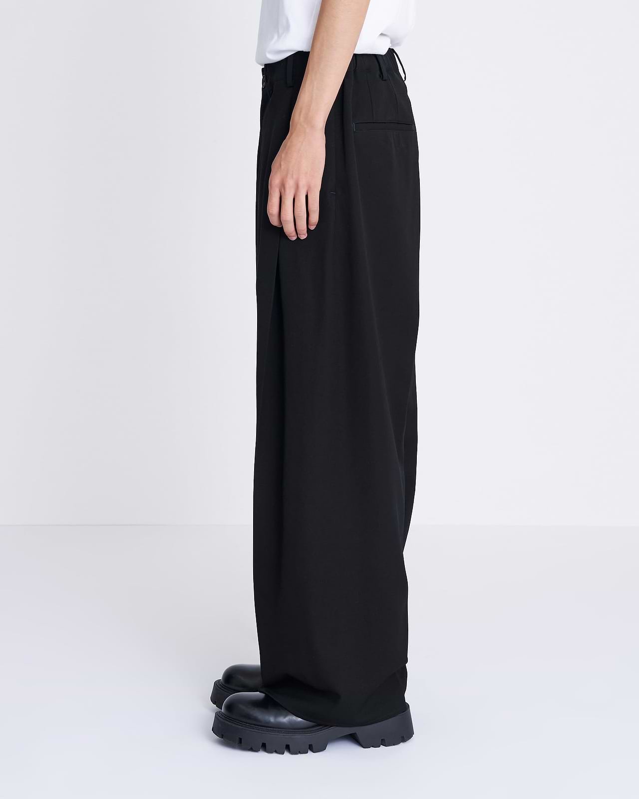 【25AW】ドレーピングクロッチボックスプリーツトラウザーズ