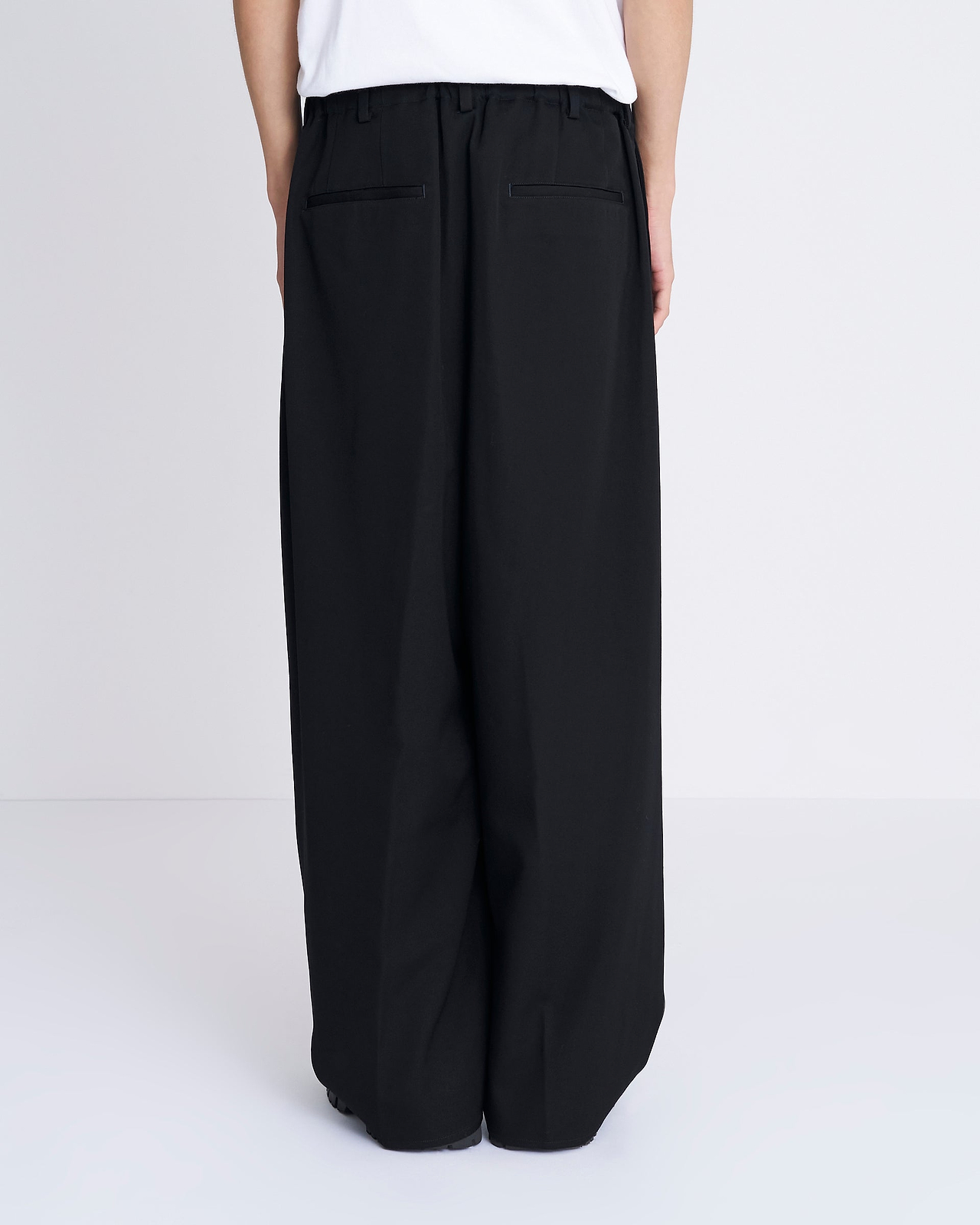 【25AW】ドレーピングクロッチボックスプリーツトラウザーズ