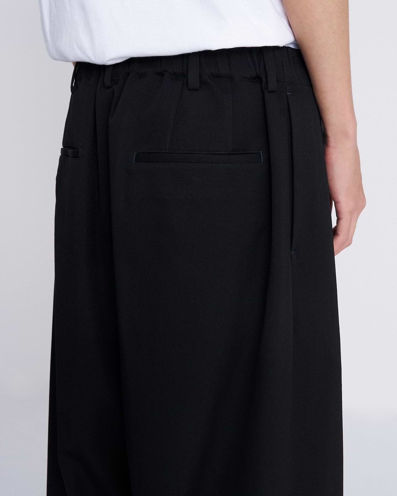 【25AW】ドレーピングクロッチボックスプリーツトラウザーズ
