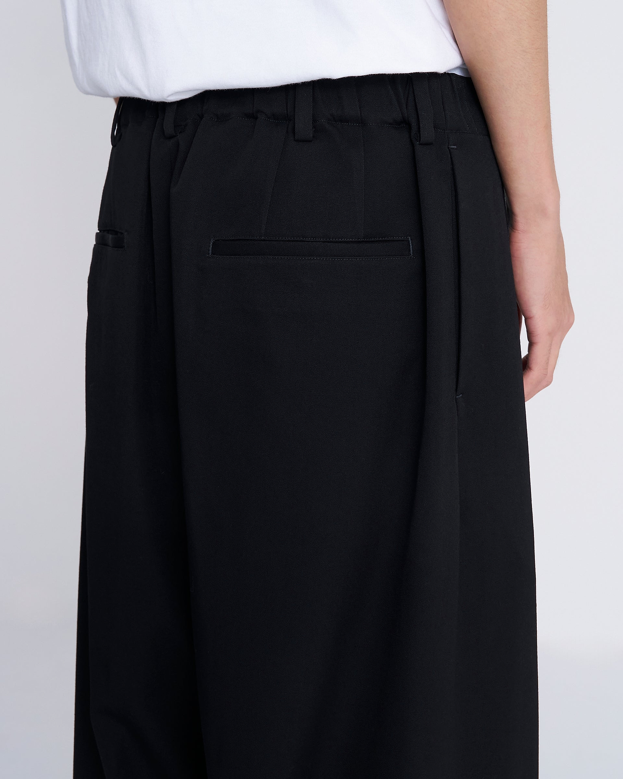 【25AW】ドレーピングクロッチボックスプリーツトラウザーズ