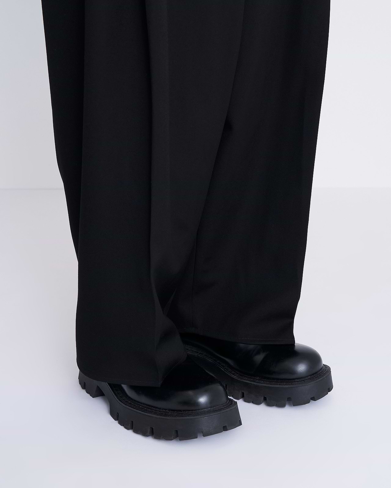 【25AW】ドレーピングクロッチボックスプリーツトラウザーズ