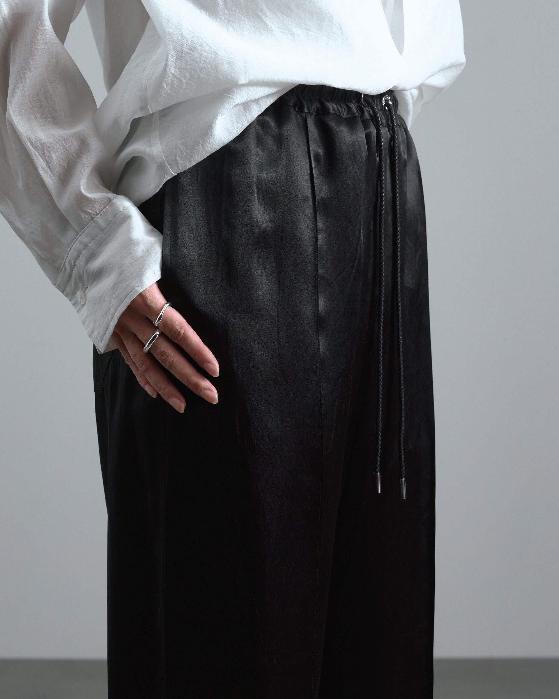 SACRA ベーシックパンツ　ブラック SACRA｜サクラ ｜ベロアワイドパンツ｜BLACK ｜ | GOUACHE FUKUOKA