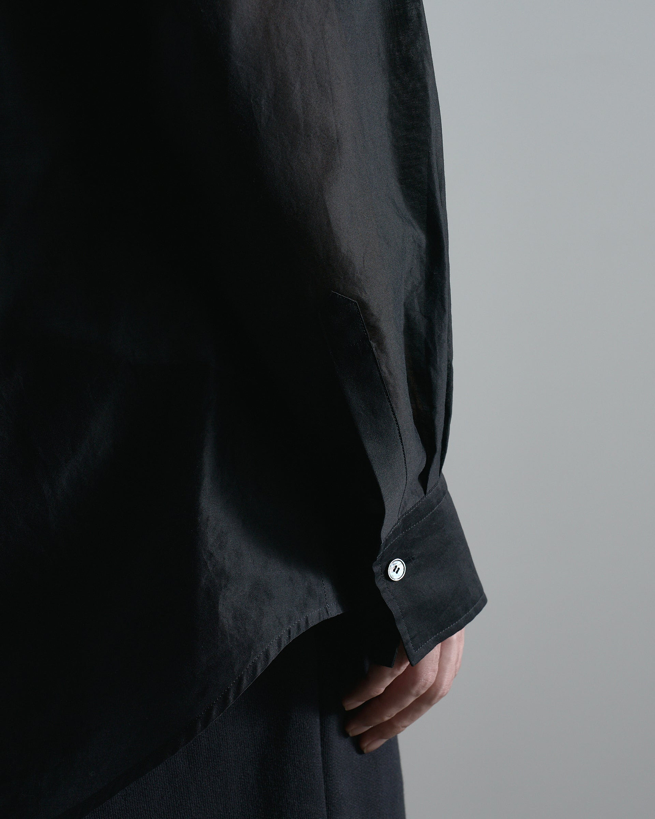 【26SS】ディープVネックコットンシルクシャツ