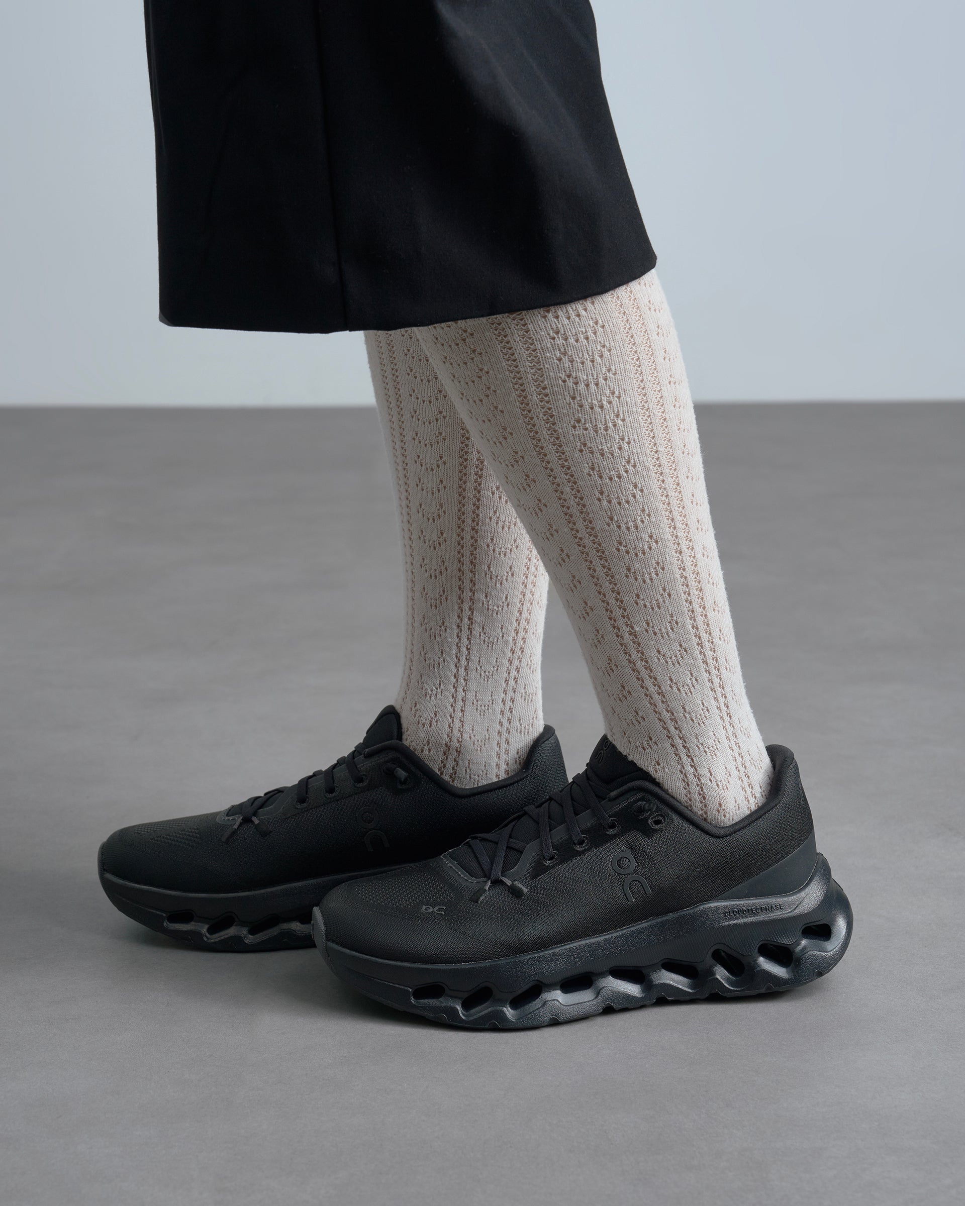 On】クラウドティルト（ウィメンズ） | Size23-25 ブラック | 海外製