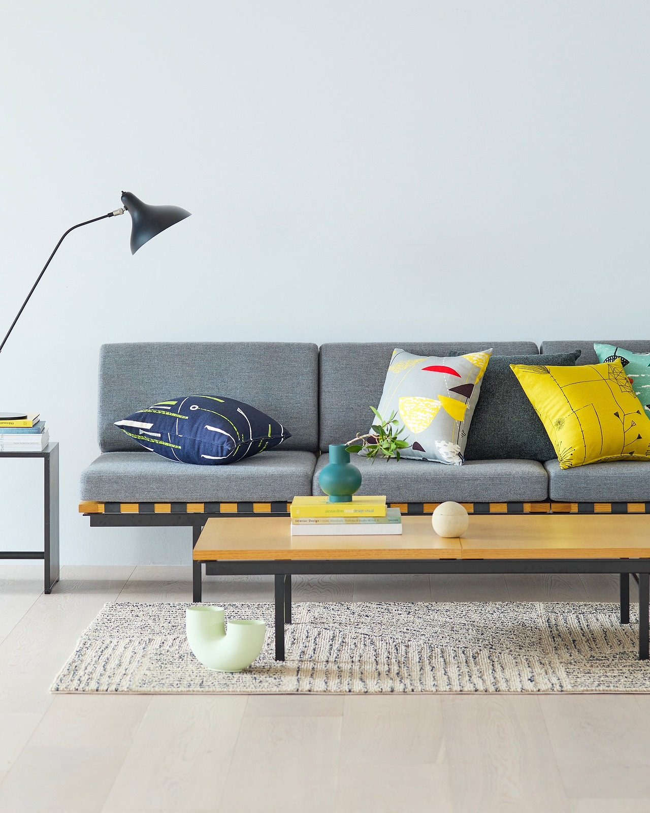 Photo:Naoki Seo, Styling:Yumi Nakata, Cooperation:Royal Furniture Collection