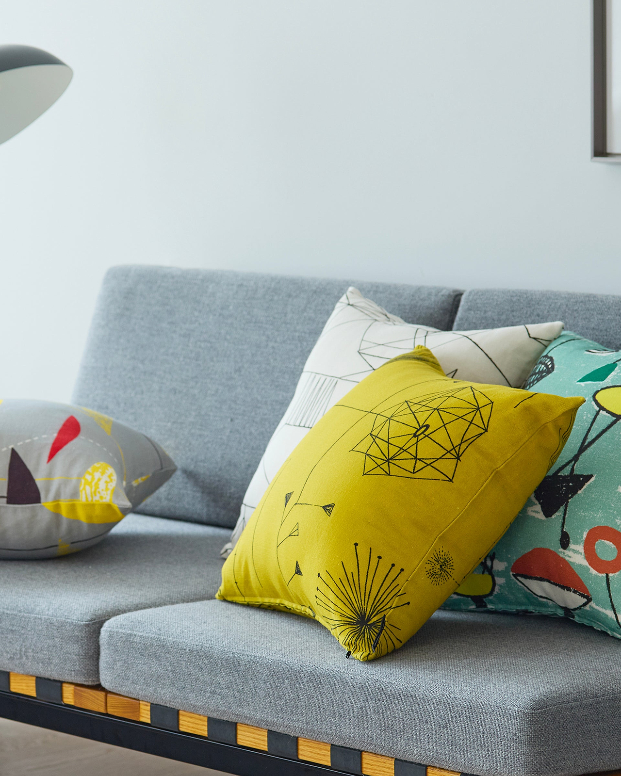 Photo:Naoki Seo, Styling:Yumi Nakata, Cooperation:Royal Furniture Collection