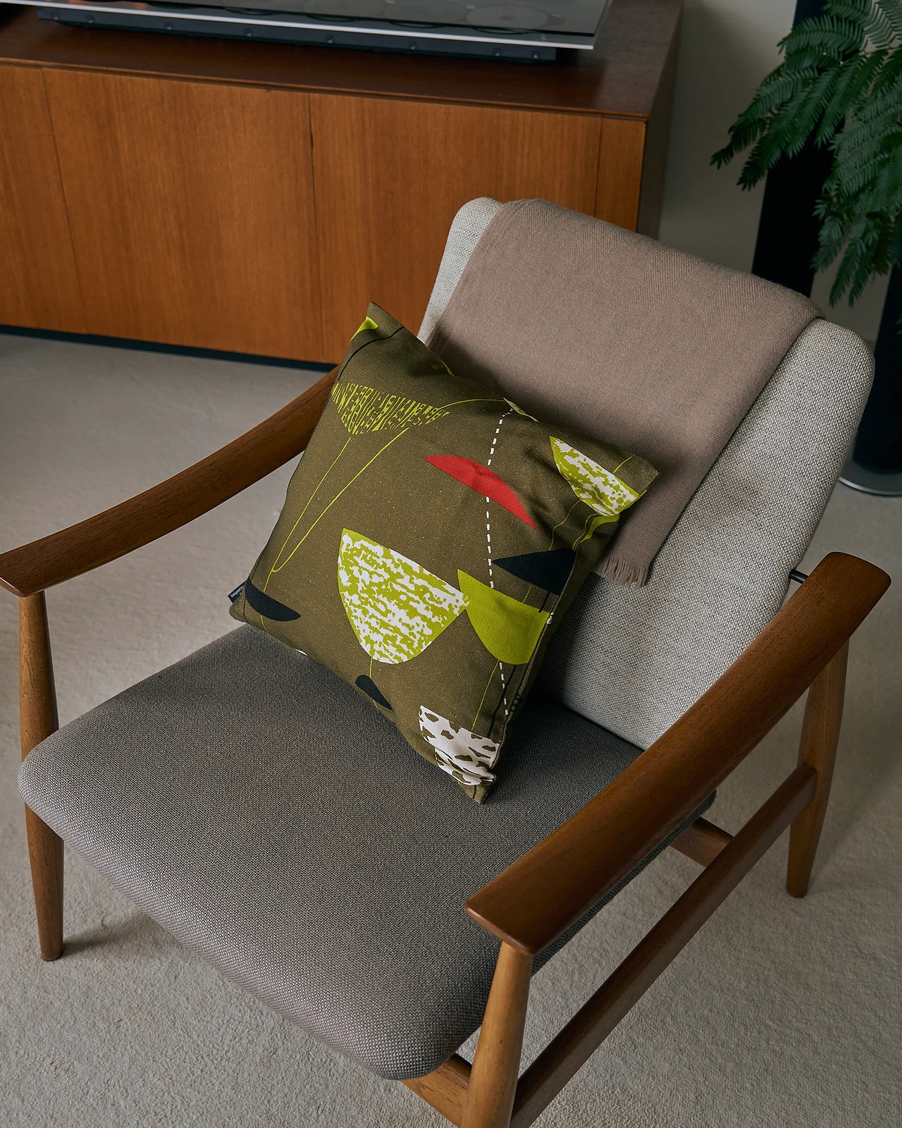 （新生活に迎えたい、1万5000円以下で手に入るセンスの良いインテリア雑貨掲載）