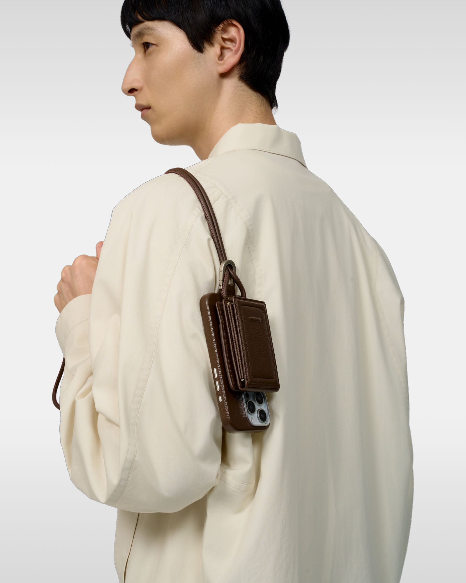 objcts.io】カラビナ付iPhoneケース（ダークブラウン） – ファッション