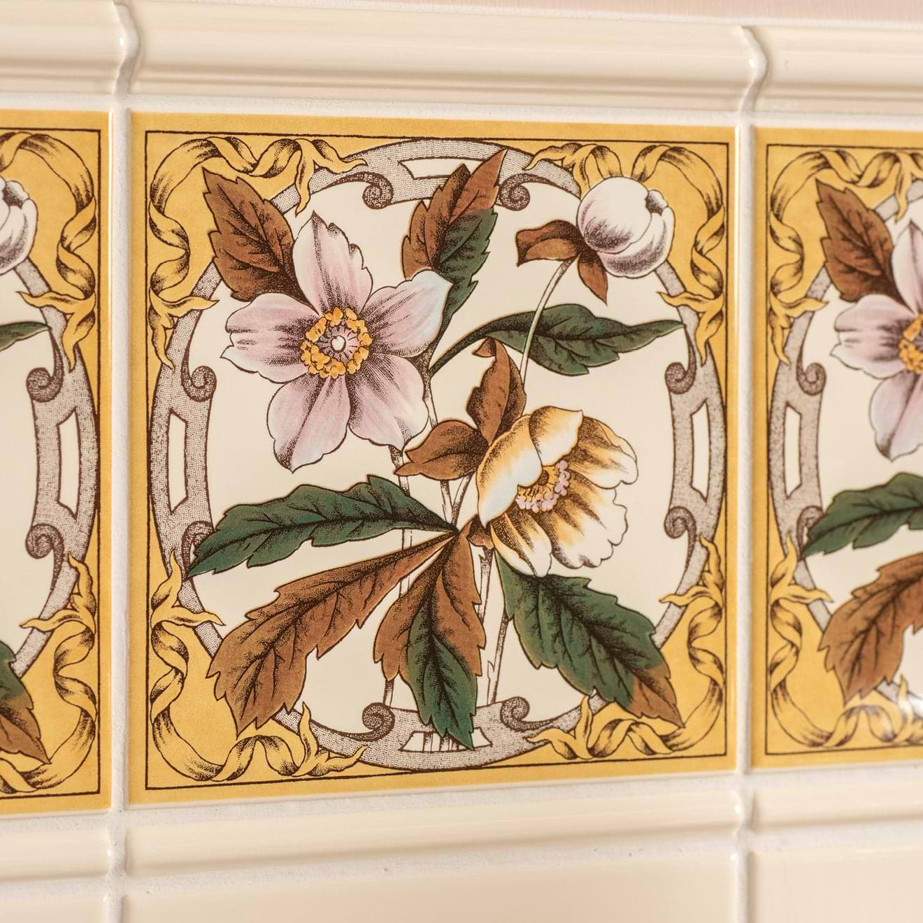 Windflower Single Tile on Colonial White