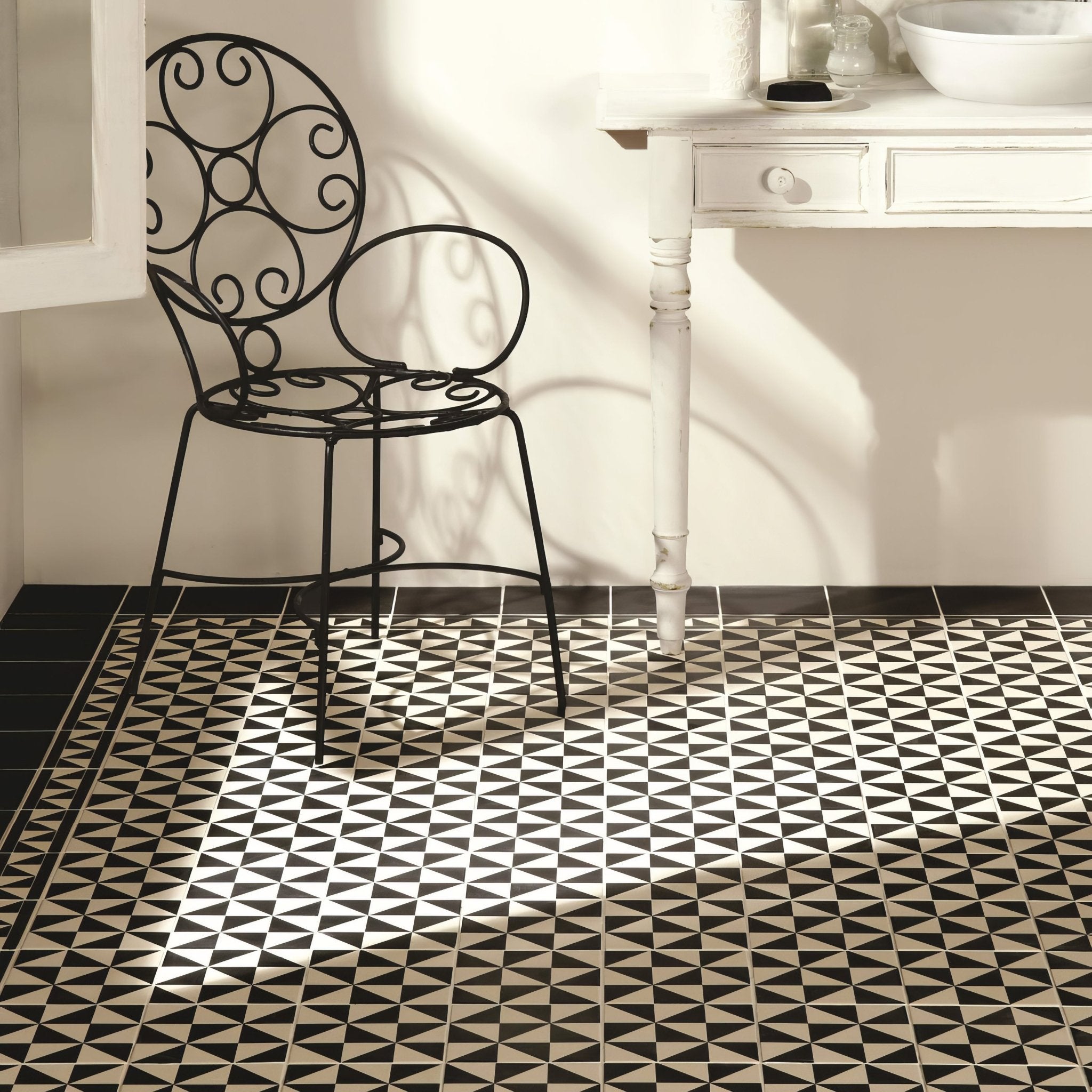 Avignon Black on Dover White - Hyperion Tiles