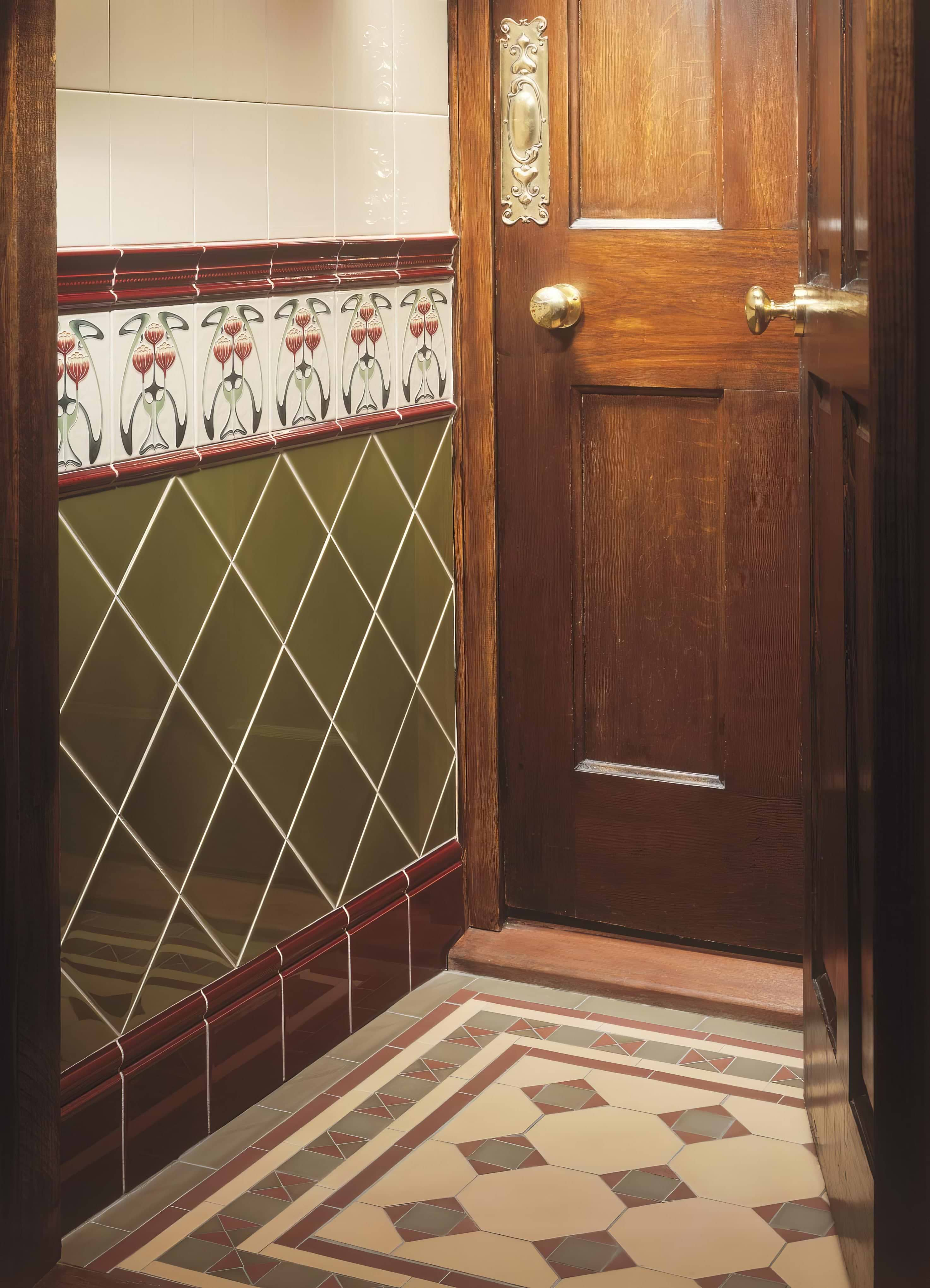 Belle Epoque Tube-Lined Single Tile on County White - Hyperion Tiles