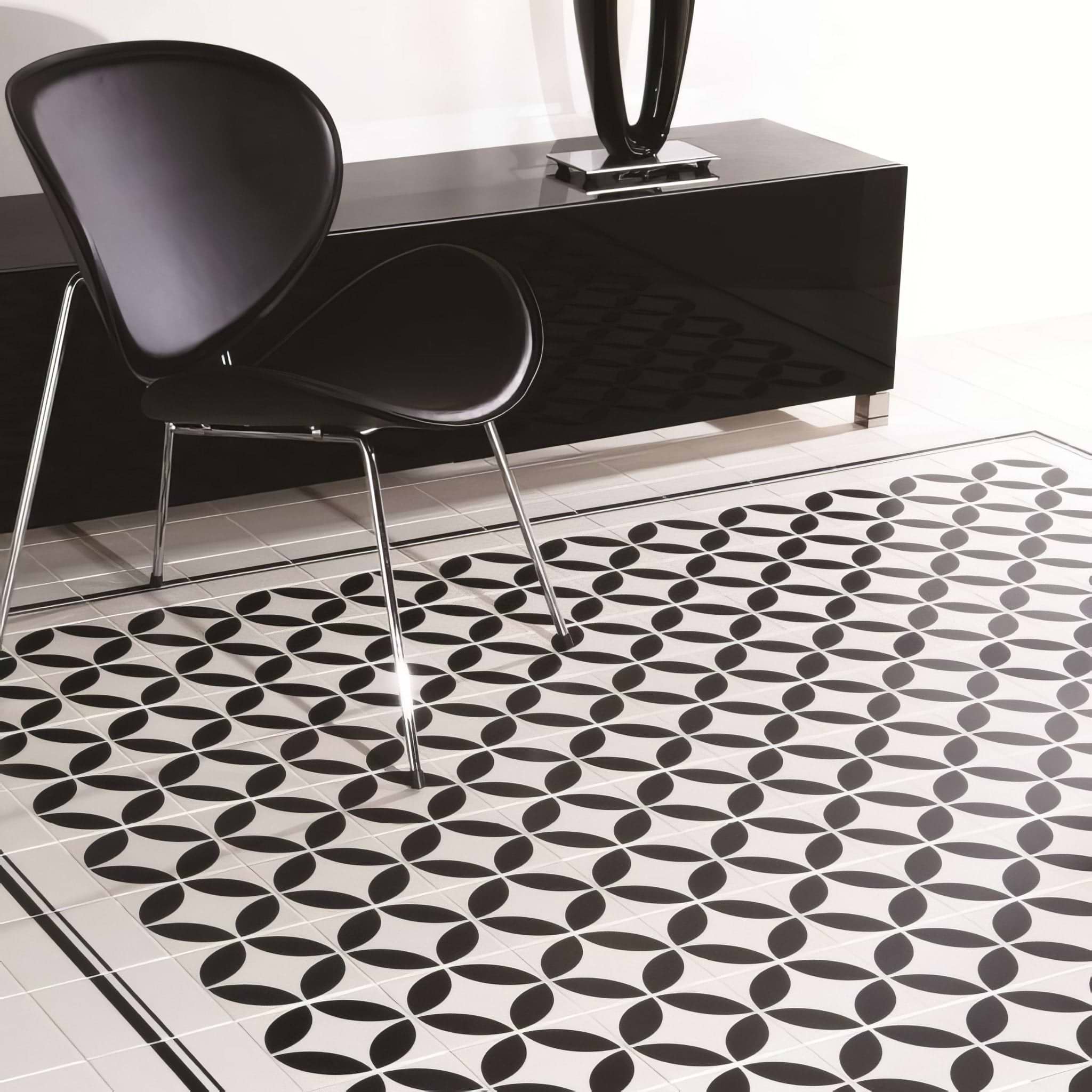 Cavendish Internal Corner Black on Dover White - Hyperion Tiles