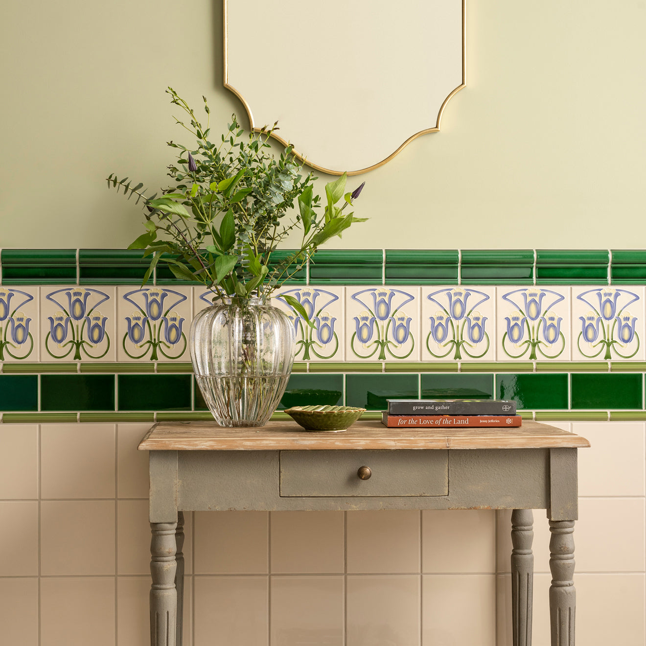 Liberty Tube-Lined Single Tile on Colonial White