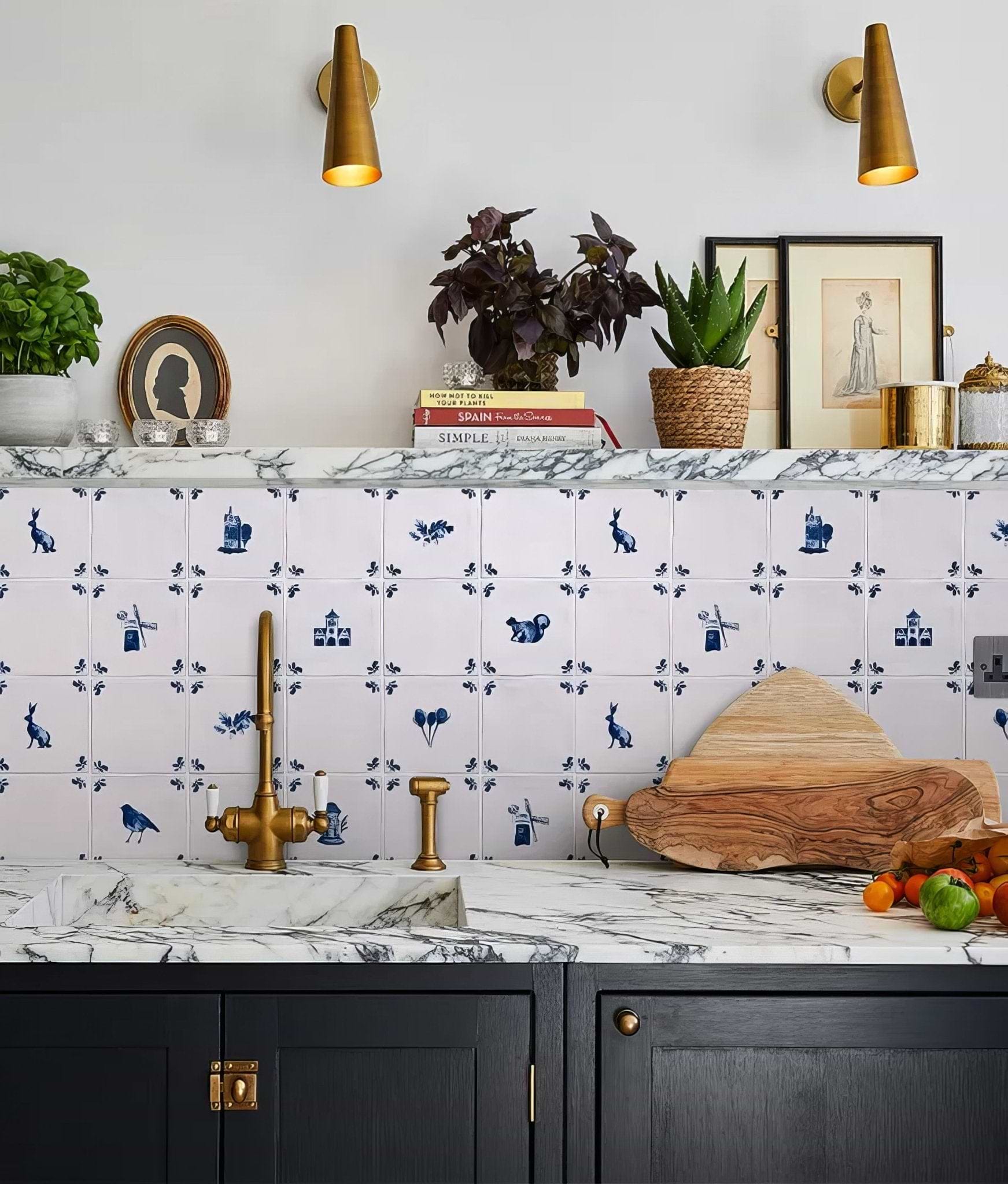 Dyrham Dairy Ceramic Oak Leaf Corners - Hyperion Tiles