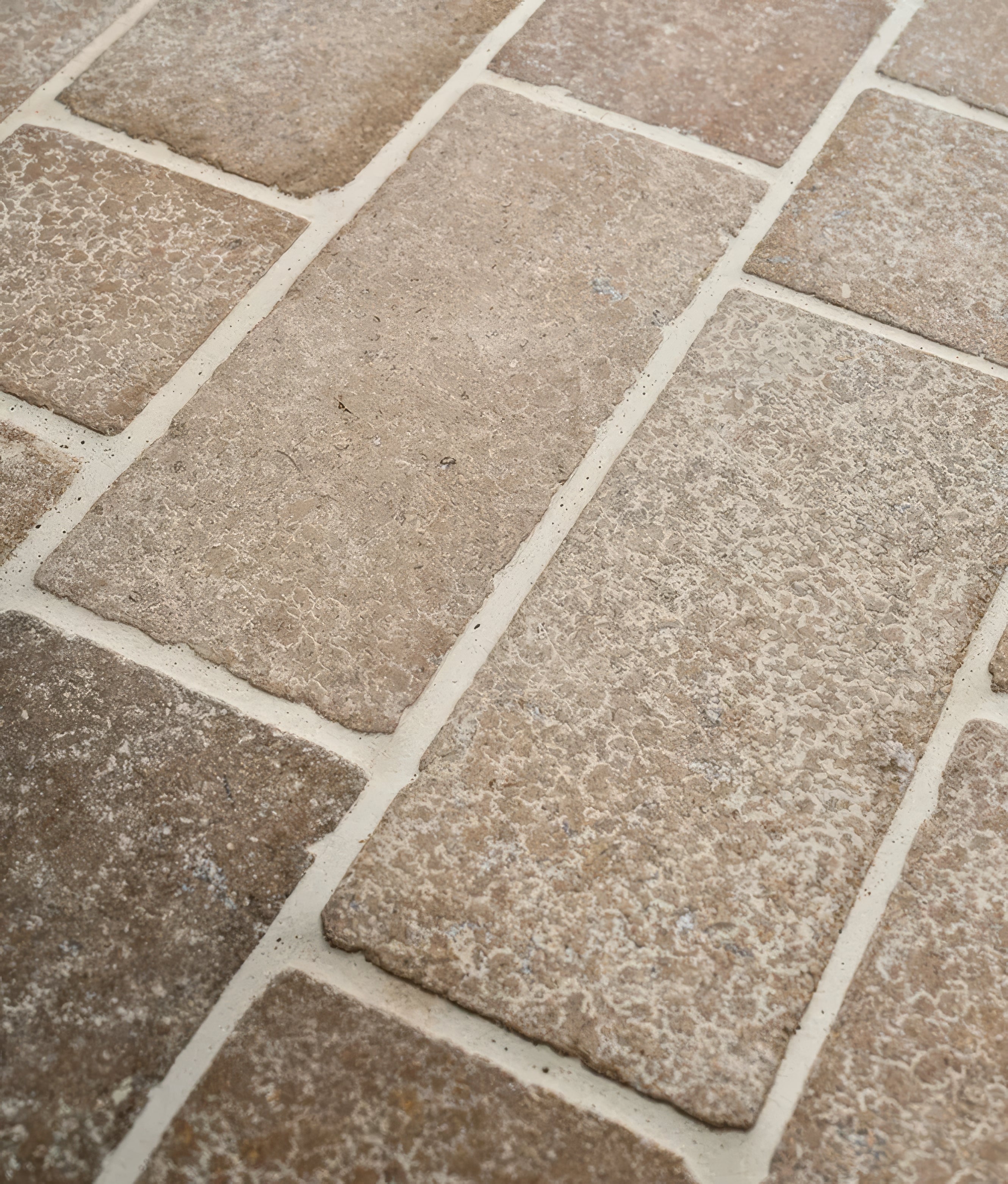 Hamlet Limestone Tumbled & Etched Cobbles - Hyperion Tiles