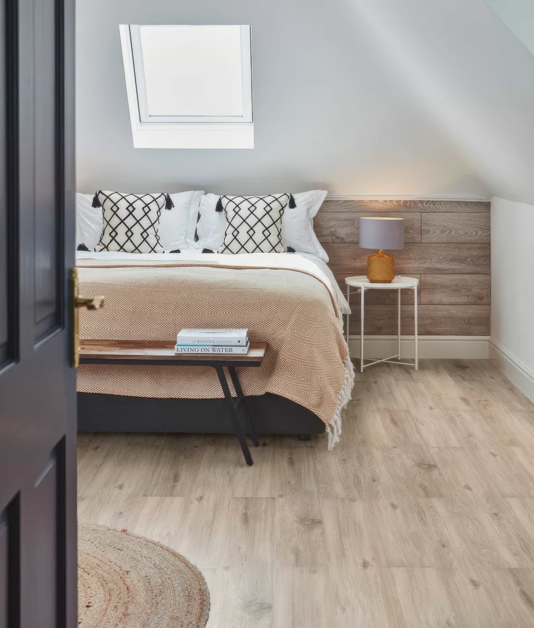 Lyndhurst Minerale Plank Click Tile - Hyperion Tiles