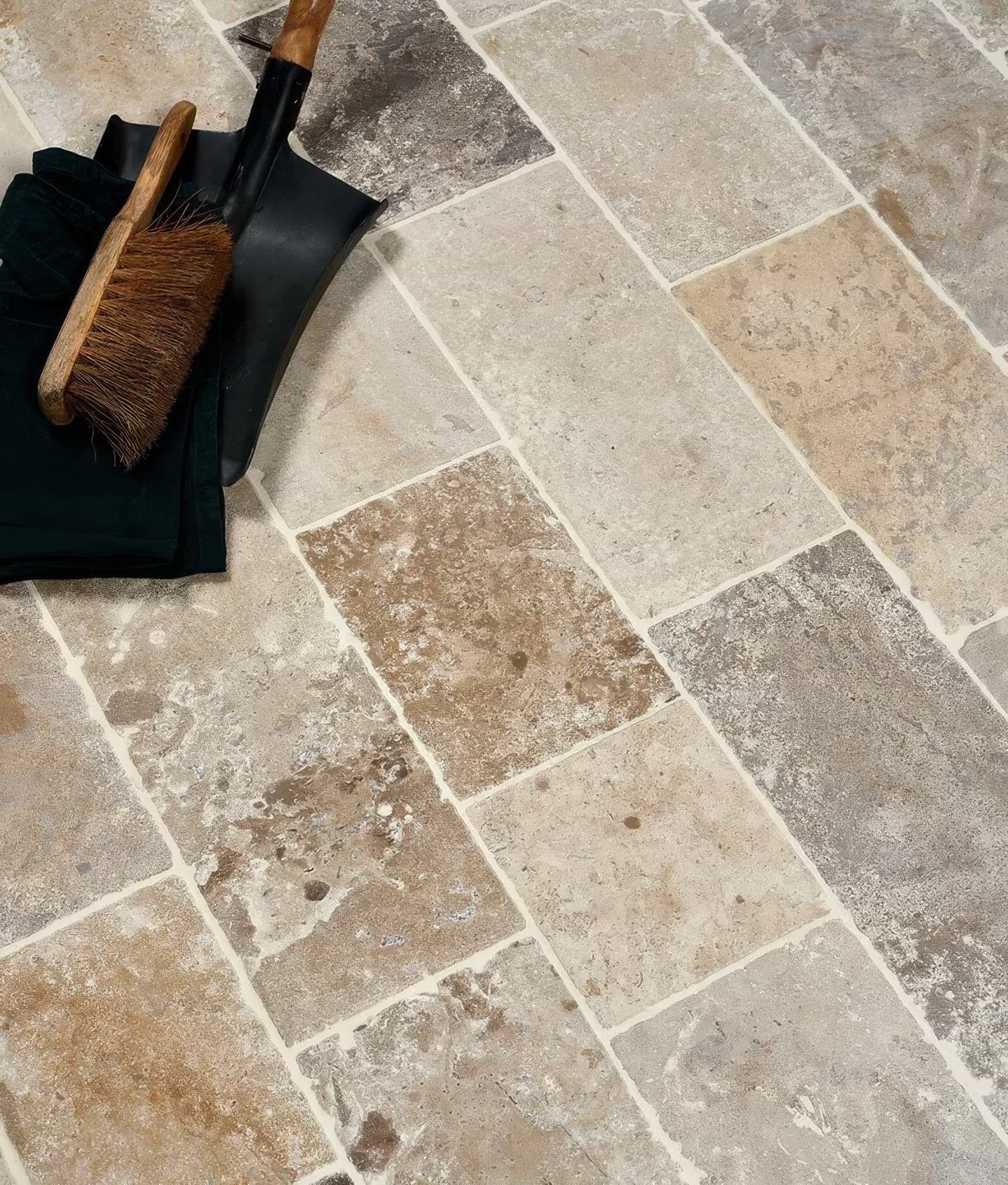 Medieval Bourgogne Limestone Cobbles Weathered Finish - Hyperion Tiles