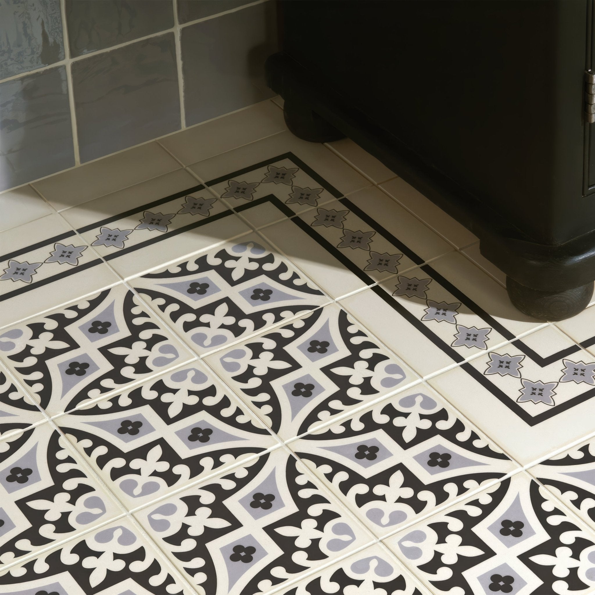 Romanesque Light Grey and Black on White - Hyperion Tiles