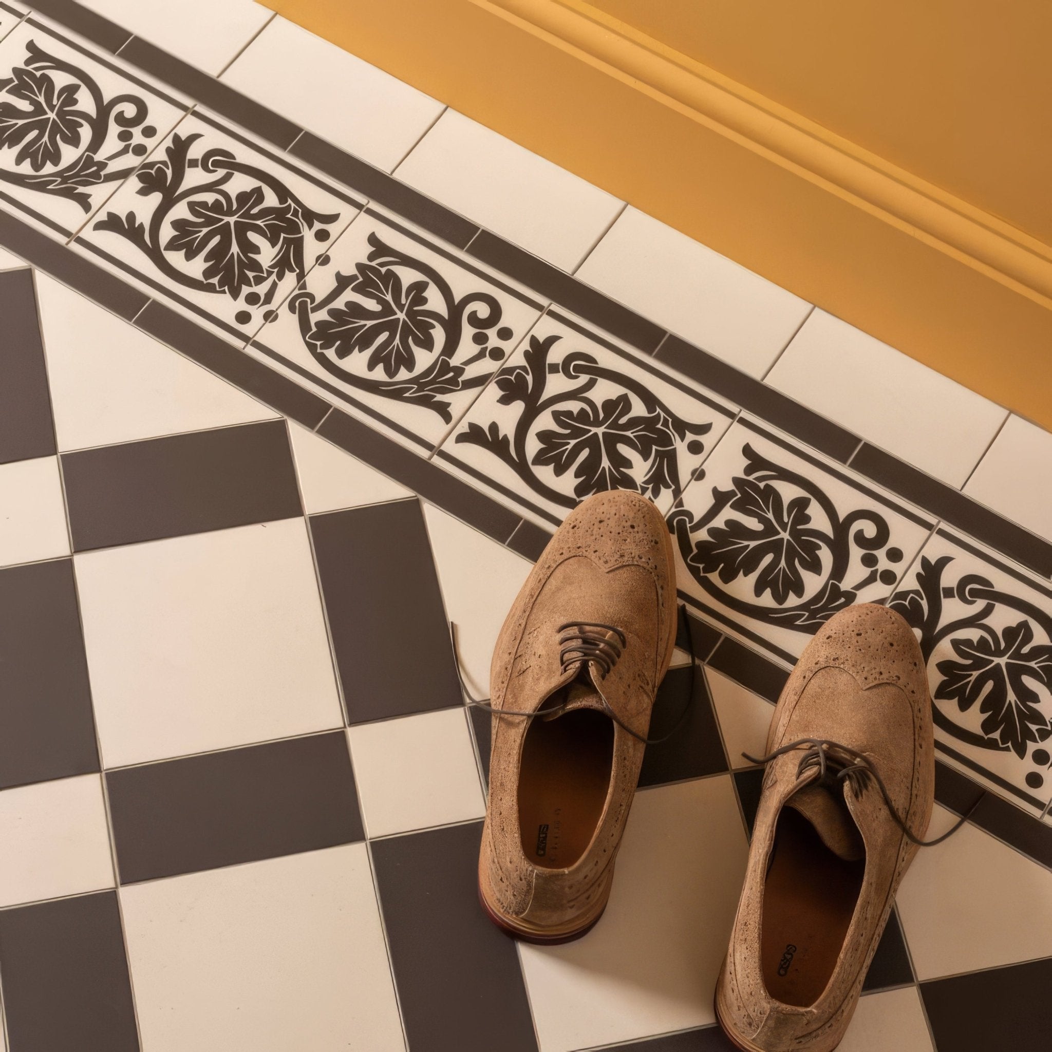 Shaftesbury 2 Tile Border Black on Dover White - Hyperion Tiles