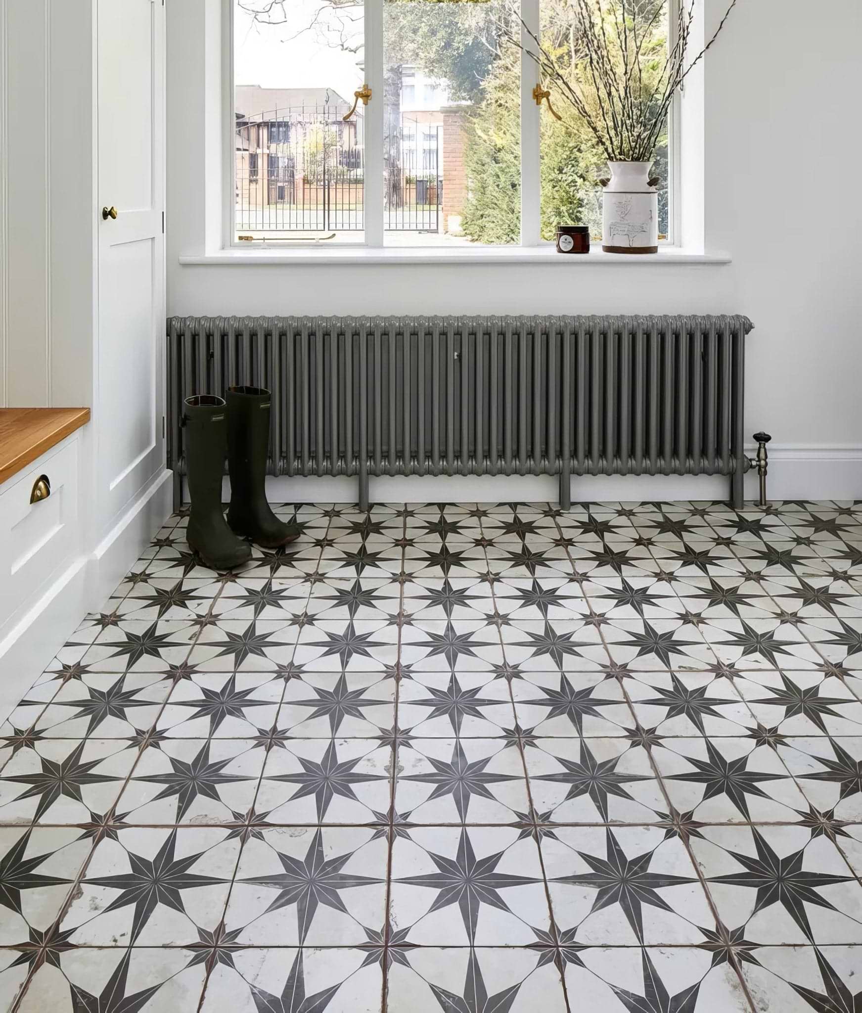 Spitalfields Ceramic Retro Star Black - Hyperion Tiles