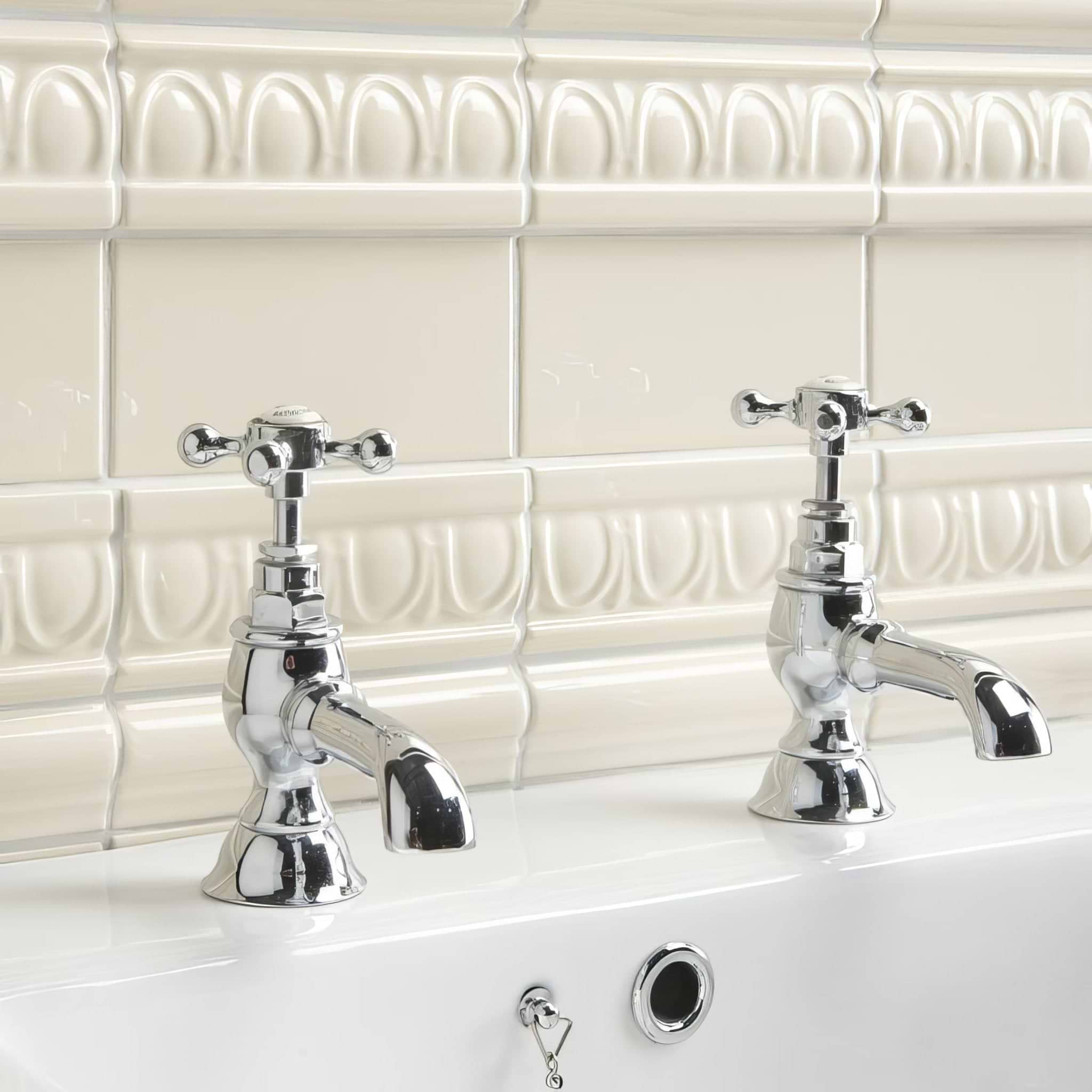 Vintage White Egg & Dart Moulding - Hyperion Tiles