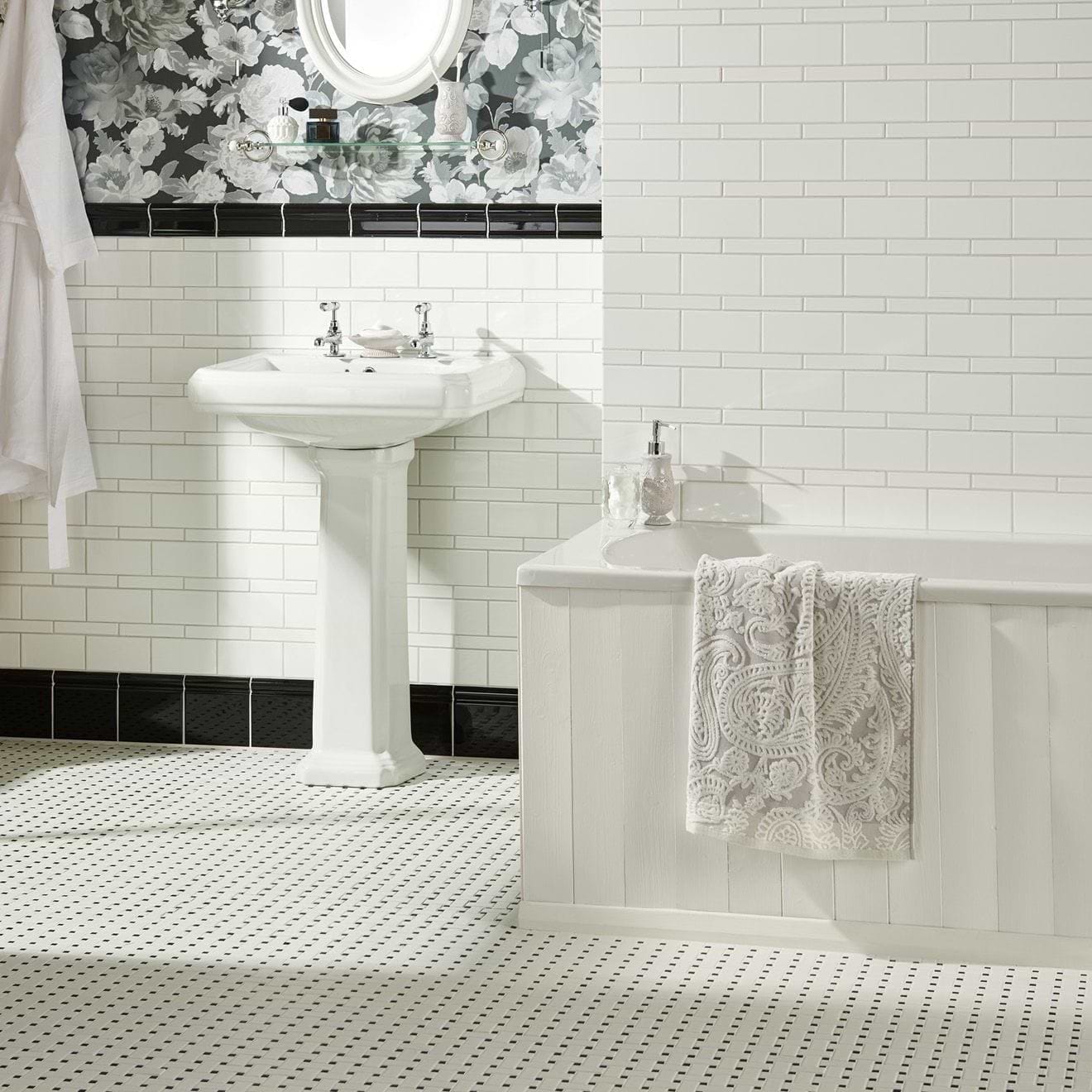 Ceramic Tile Skirting Beige Color Fixed Stock Photo 1516404263 |  Shutterstock