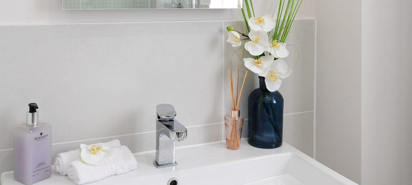 Select Bianco Matt 30 x 60cm - Hyperion Tiles